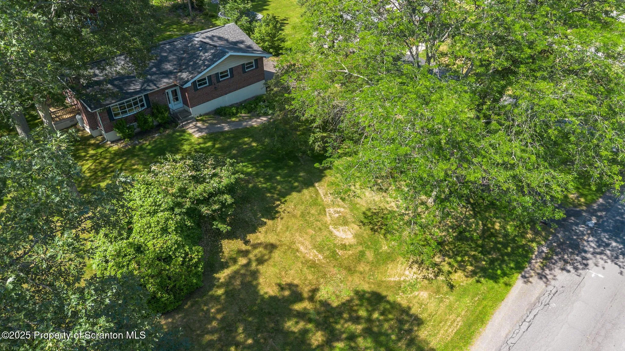 43 Walden Drive, Mountaintop, Pennsylvania 18707, 4 Bedrooms Bedrooms, 9 Rooms Rooms,3 BathroomsBathrooms,Residential,For Sale,Walden,SC253150