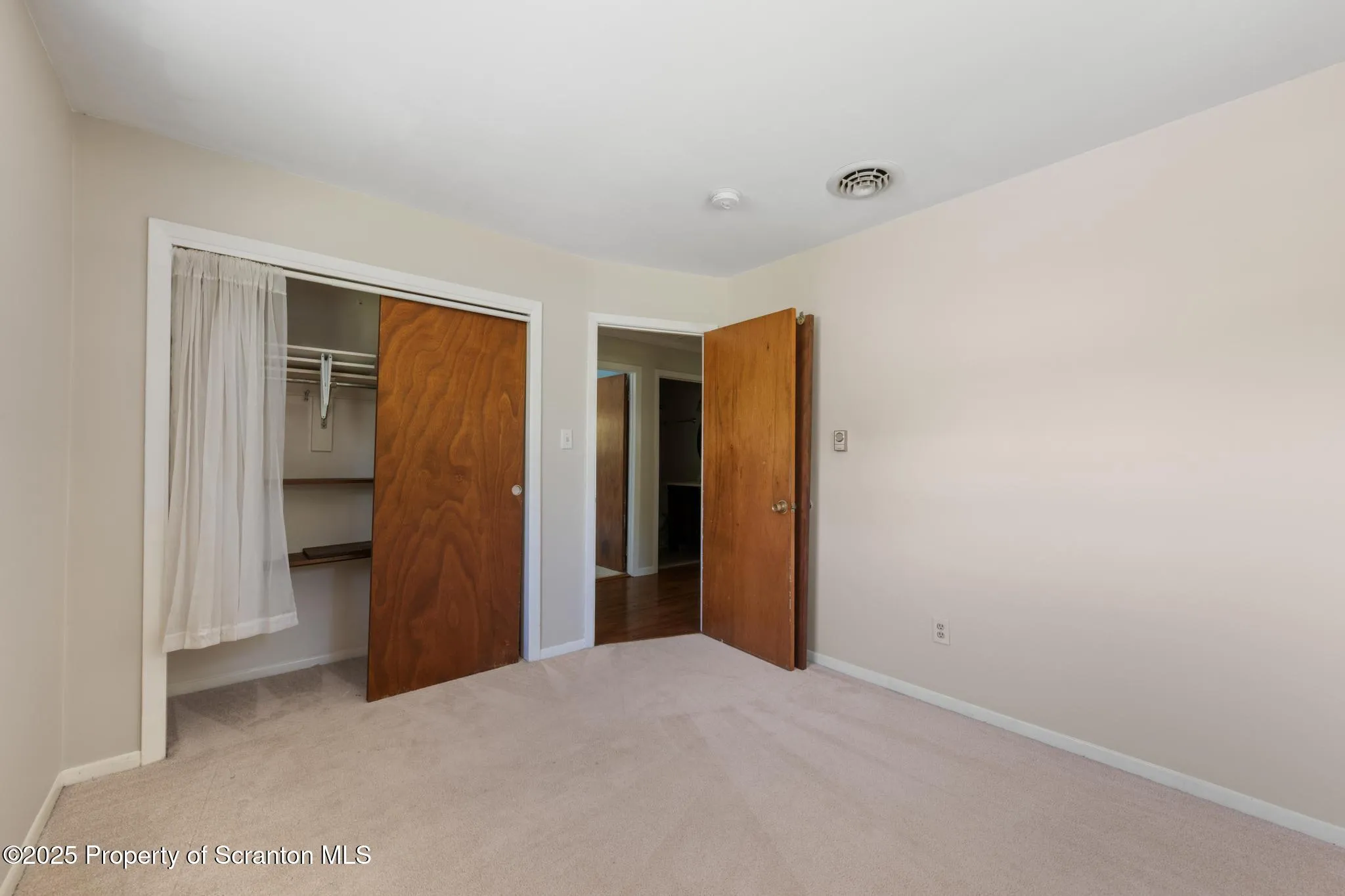 43 Walden Drive, Mountaintop, Pennsylvania 18707, 4 Bedrooms Bedrooms, 9 Rooms Rooms,3 BathroomsBathrooms,Residential,For Sale,Walden,SC253150