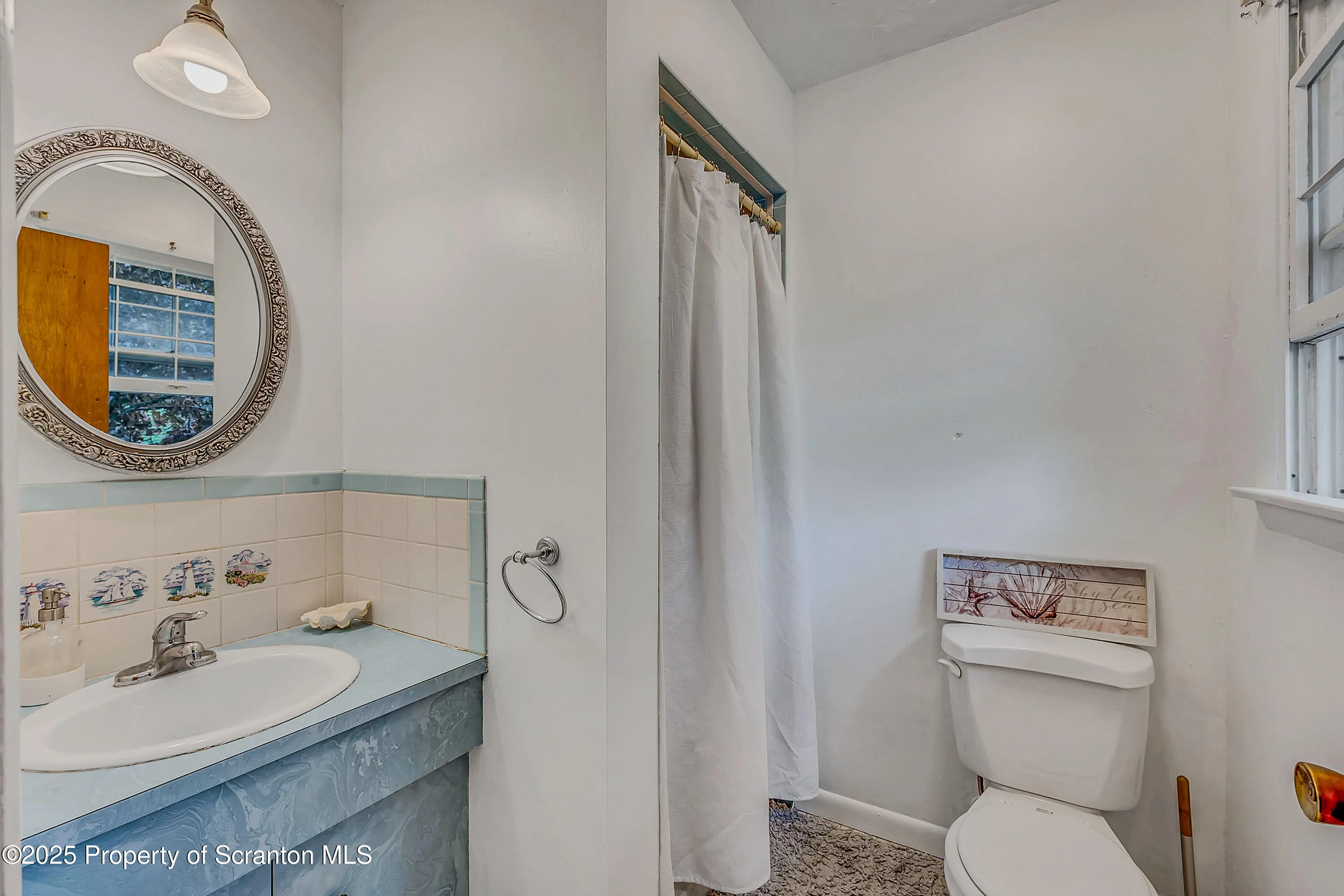 304 Sunset Rd, Roaring Brook Twp, Pennsylvania 18444, 4 Bedrooms Bedrooms, 10 Rooms Rooms,3 BathroomsBathrooms,Residential,For Sale,Sunset Rd,SC253113