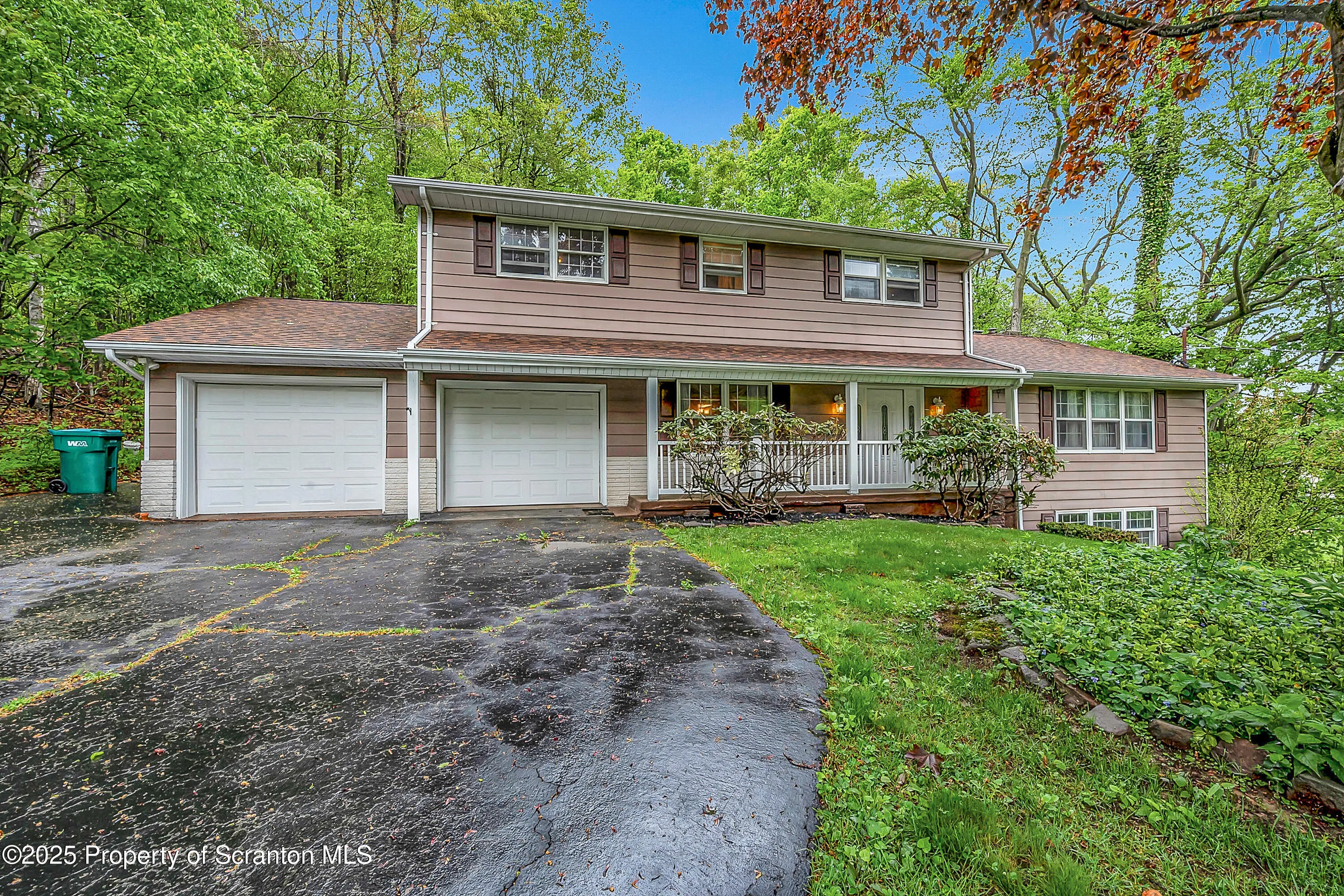 304 Sunset Rd, Roaring Brook Twp, Pennsylvania 18444, 4 Bedrooms Bedrooms, 10 Rooms Rooms,3 BathroomsBathrooms,Residential,For Sale,Sunset Rd,SC253113