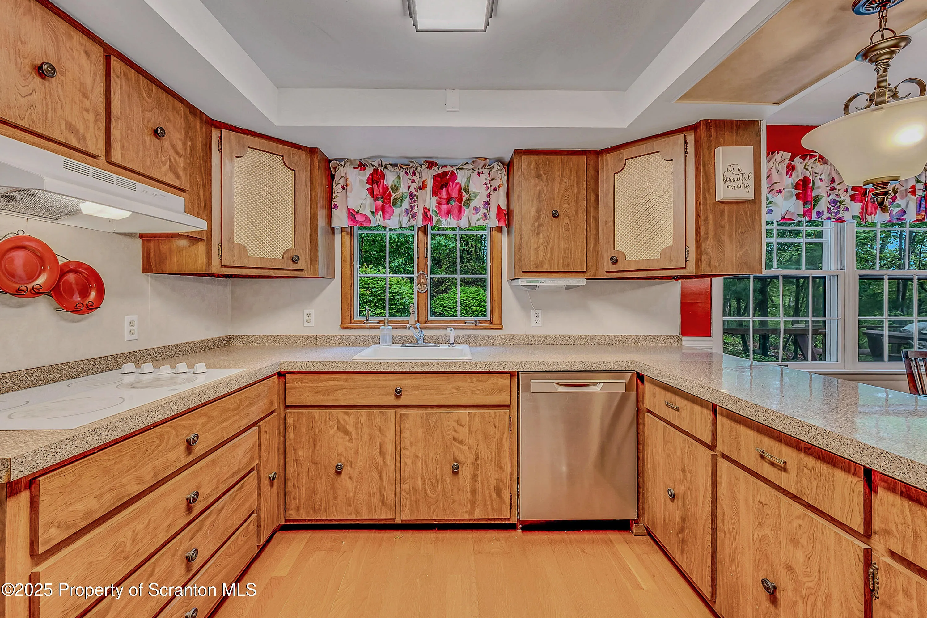 304 Sunset Rd, Roaring Brook Twp, Pennsylvania 18444, 4 Bedrooms Bedrooms, 10 Rooms Rooms,3 BathroomsBathrooms,Residential,For Sale,Sunset Rd,SC253113