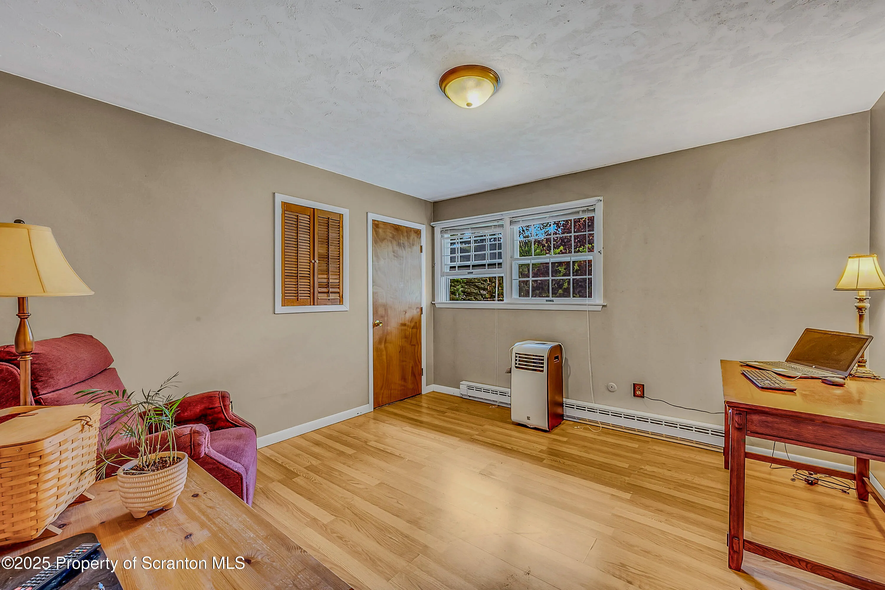 304 Sunset Rd, Roaring Brook Twp, Pennsylvania 18444, 4 Bedrooms Bedrooms, 10 Rooms Rooms,3 BathroomsBathrooms,Residential,For Sale,Sunset Rd,SC253113
