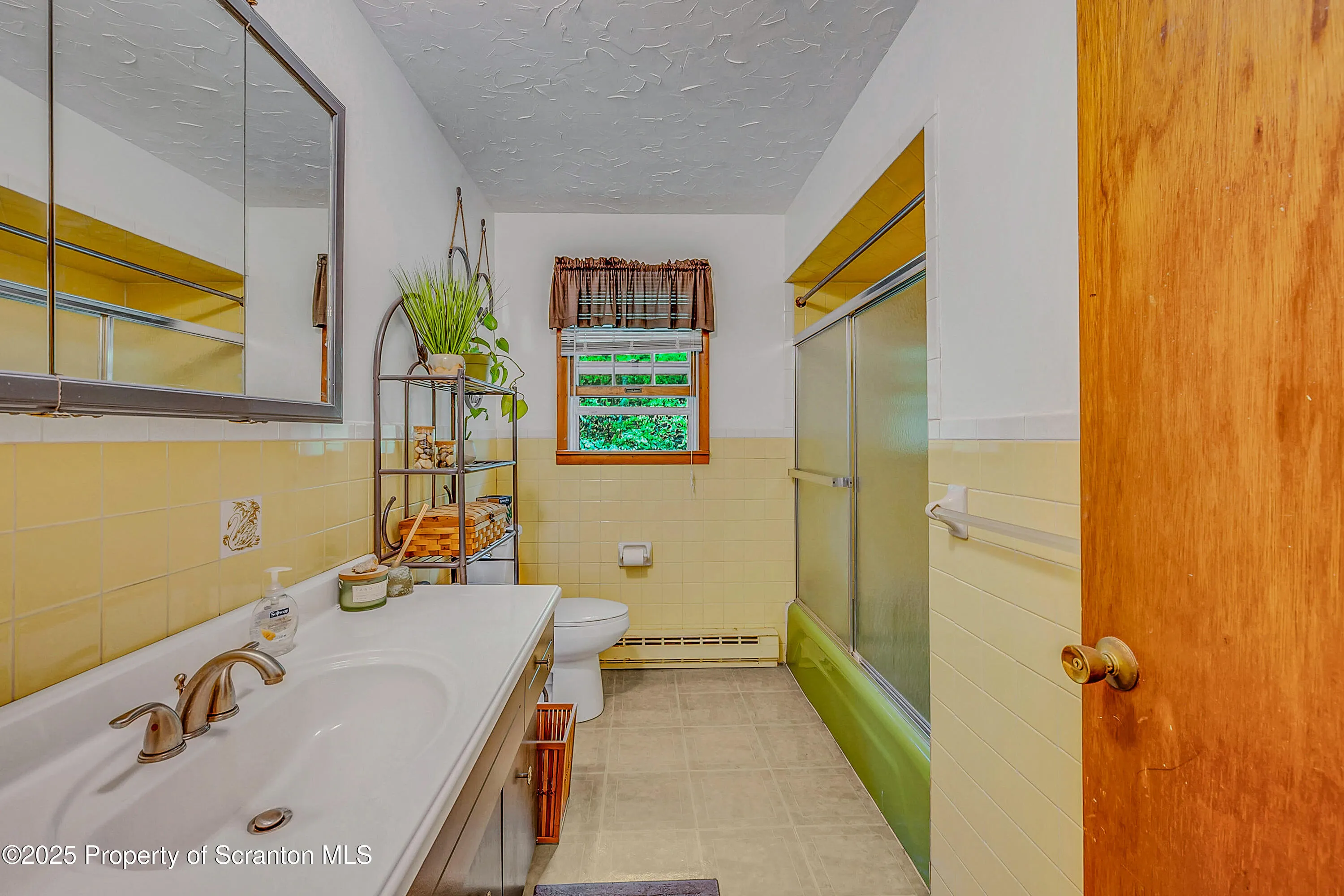 304 Sunset Rd, Roaring Brook Twp, Pennsylvania 18444, 4 Bedrooms Bedrooms, 10 Rooms Rooms,3 BathroomsBathrooms,Residential,For Sale,Sunset Rd,SC253113