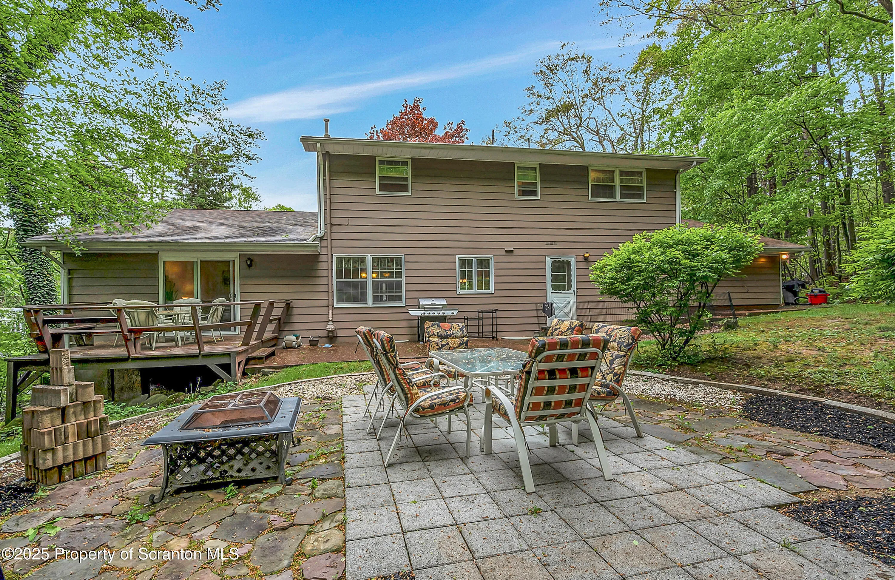 304 Sunset Rd, Roaring Brook Twp, Pennsylvania 18444, 4 Bedrooms Bedrooms, 10 Rooms Rooms,3 BathroomsBathrooms,Residential,For Sale,Sunset Rd,SC253113