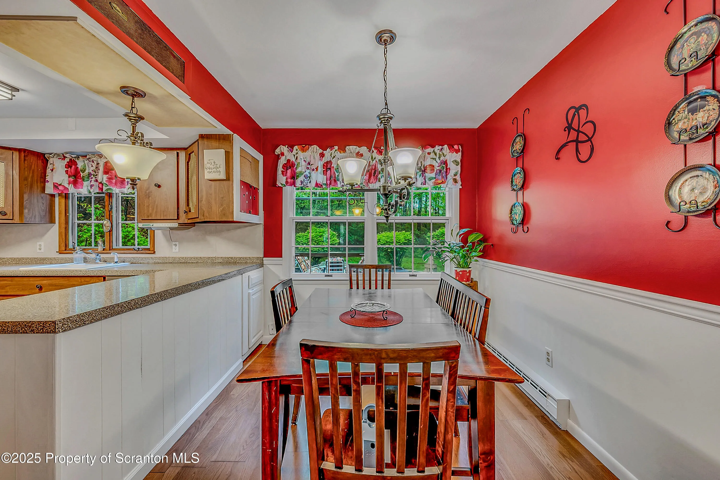 304 Sunset Rd, Roaring Brook Twp, Pennsylvania 18444, 4 Bedrooms Bedrooms, 10 Rooms Rooms,3 BathroomsBathrooms,Residential,For Sale,Sunset Rd,SC253113