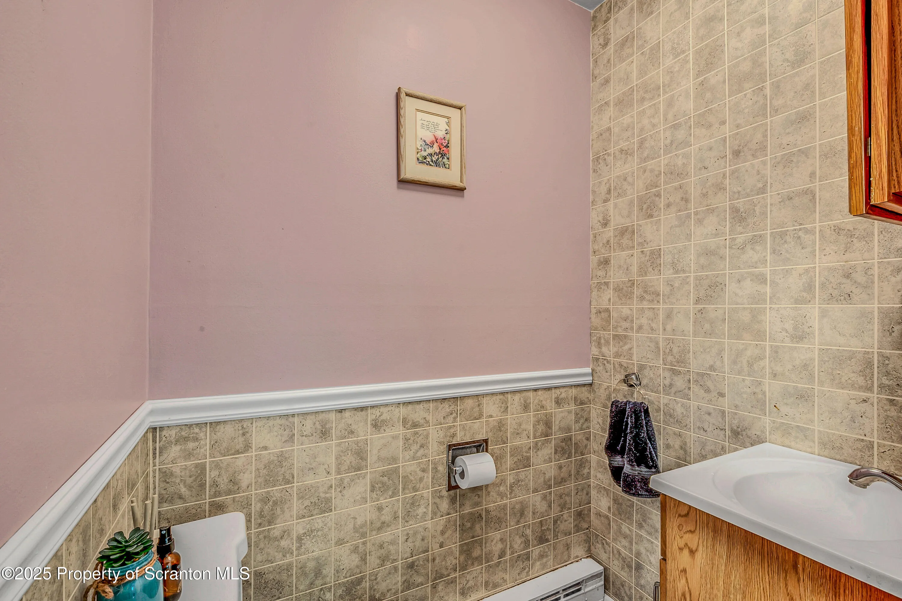 304 Sunset Rd, Roaring Brook Twp, Pennsylvania 18444, 4 Bedrooms Bedrooms, 10 Rooms Rooms,3 BathroomsBathrooms,Residential,For Sale,Sunset Rd,SC253113