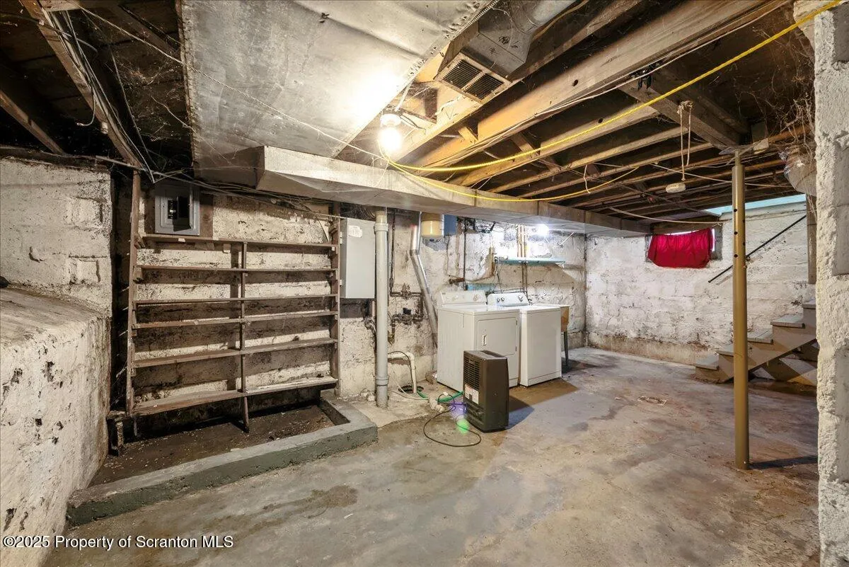 84 River Street, Forty Fort, Pennsylvania 18704, 3 Bedrooms Bedrooms, 8 Rooms Rooms,2 BathroomsBathrooms,Residential,For Sale,River,SC253145