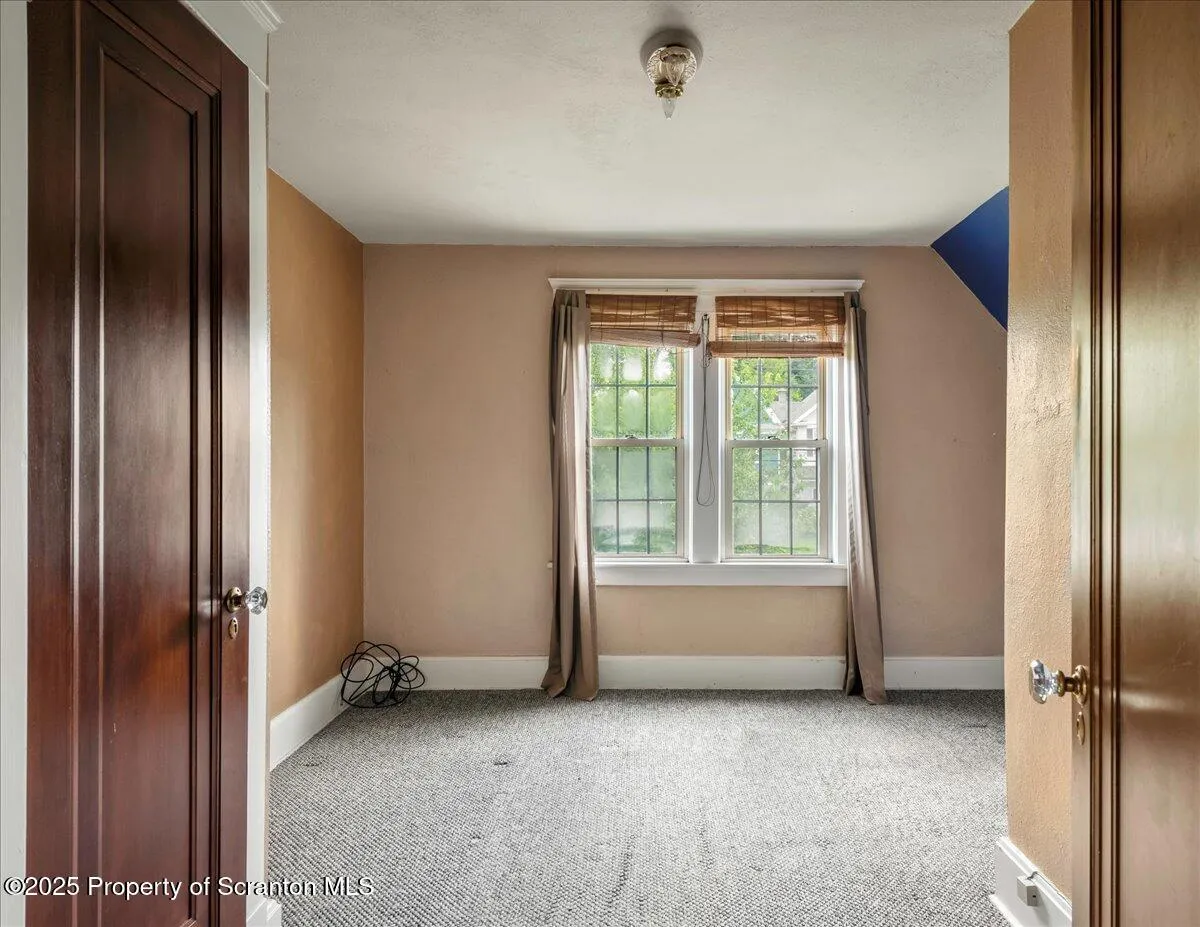84 River Street, Forty Fort, Pennsylvania 18704, 3 Bedrooms Bedrooms, 8 Rooms Rooms,2 BathroomsBathrooms,Residential,For Sale,River,SC253145