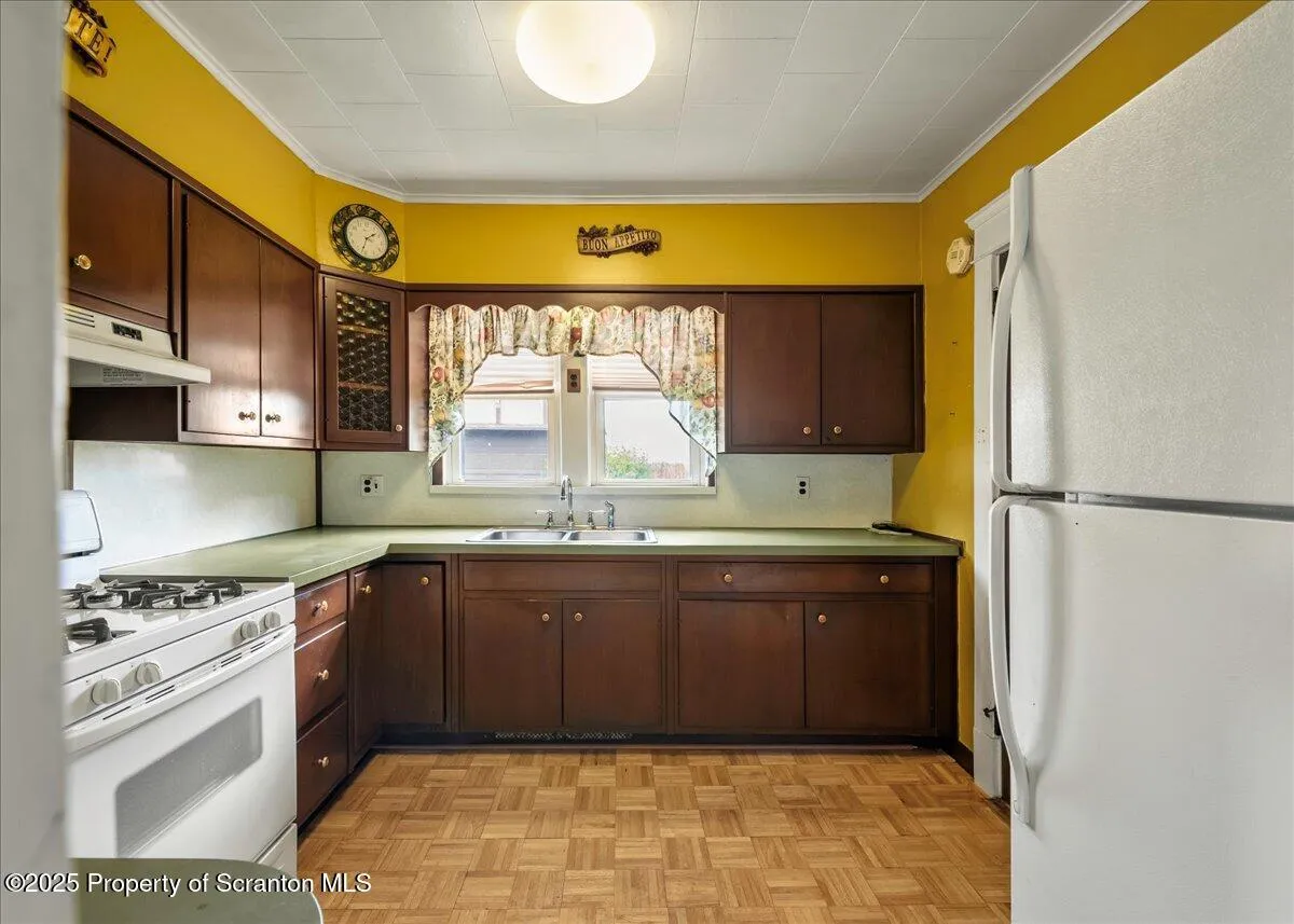 84 River Street, Forty Fort, Pennsylvania 18704, 3 Bedrooms Bedrooms, 8 Rooms Rooms,2 BathroomsBathrooms,Residential,For Sale,River,SC253145