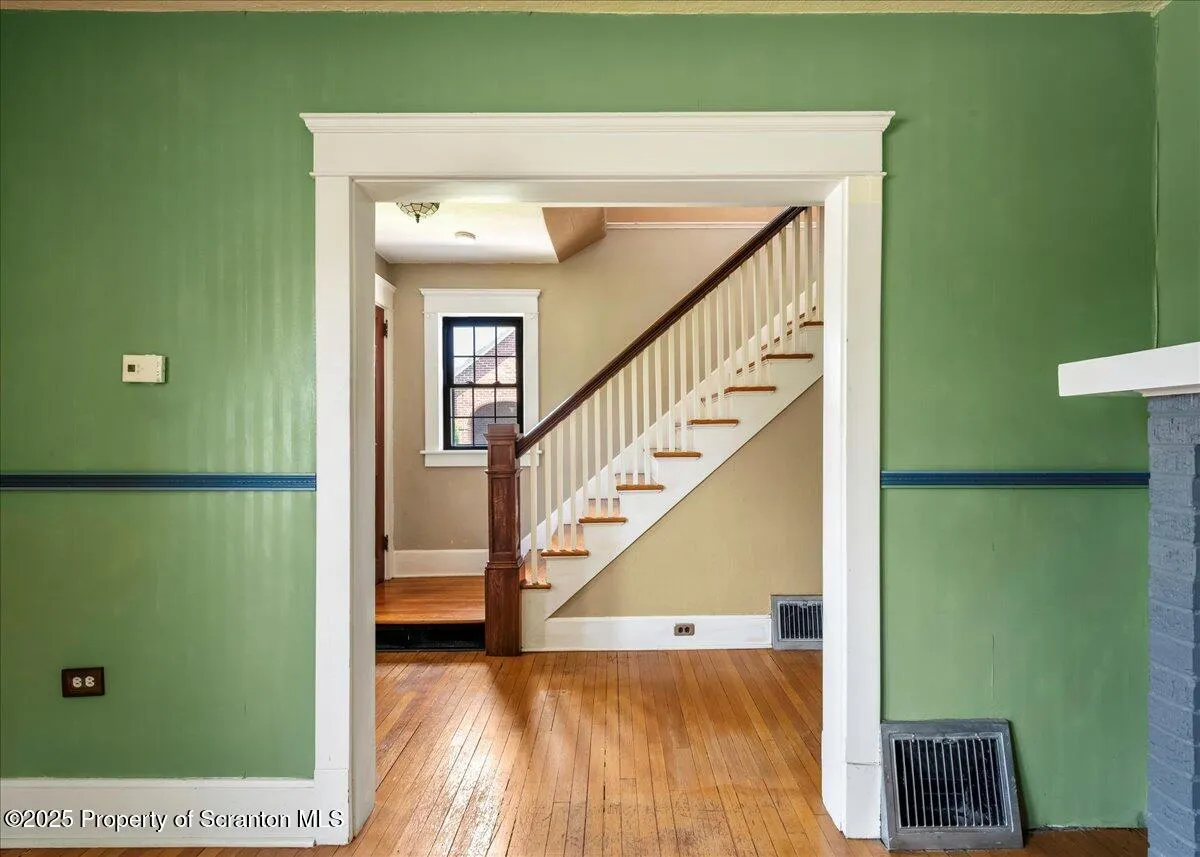 84 River Street, Forty Fort, Pennsylvania 18704, 3 Bedrooms Bedrooms, 8 Rooms Rooms,2 BathroomsBathrooms,Residential,For Sale,River,SC253145