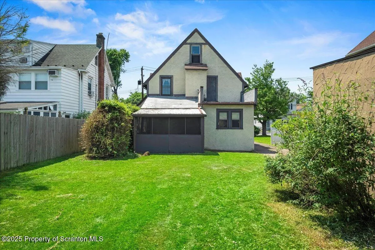 84 River Street, Forty Fort, Pennsylvania 18704, 3 Bedrooms Bedrooms, 8 Rooms Rooms,2 BathroomsBathrooms,Residential,For Sale,River,SC253145