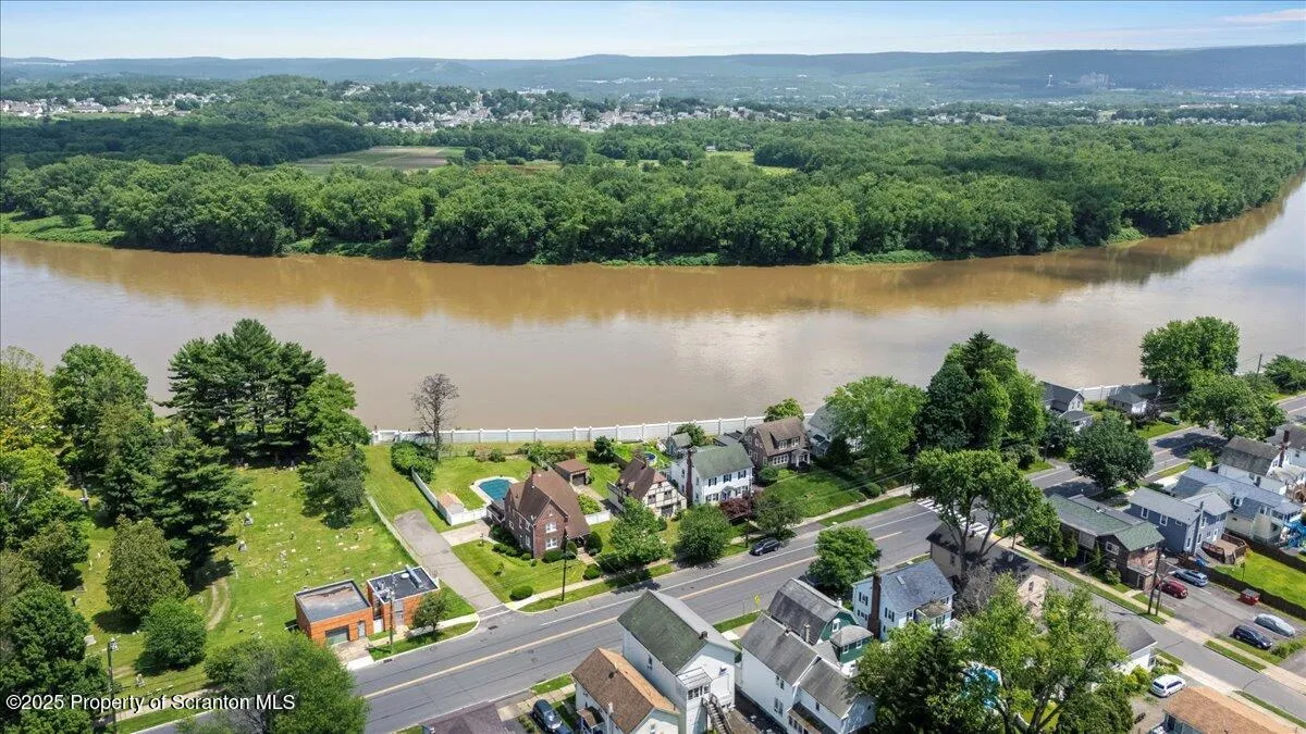84 River Street, Forty Fort, Pennsylvania 18704, 3 Bedrooms Bedrooms, 8 Rooms Rooms,2 BathroomsBathrooms,Residential,For Sale,River,SC253145