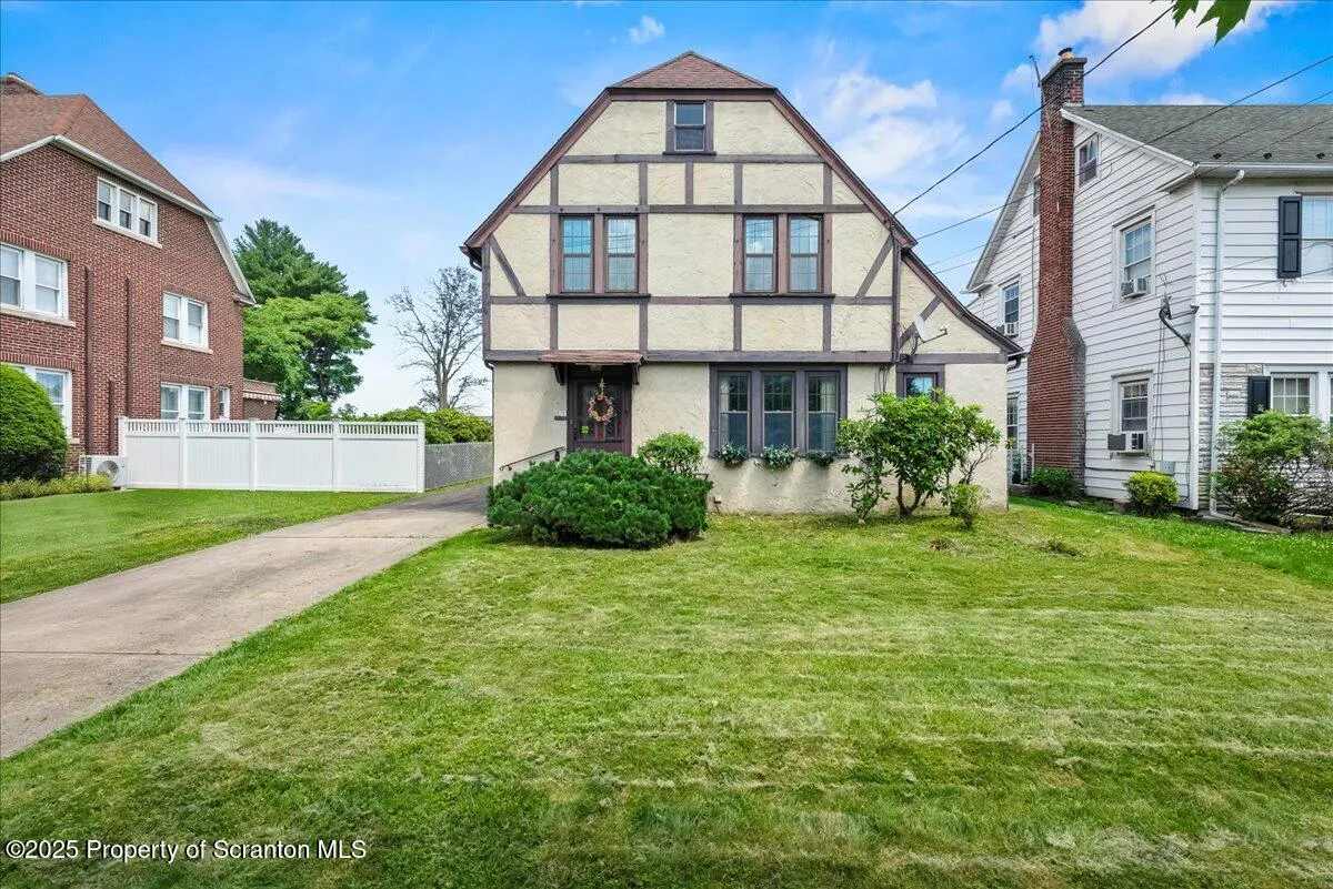 84 River Street, Forty Fort, Pennsylvania 18704, 3 Bedrooms Bedrooms, 8 Rooms Rooms,2 BathroomsBathrooms,Residential,For Sale,River,SC253145