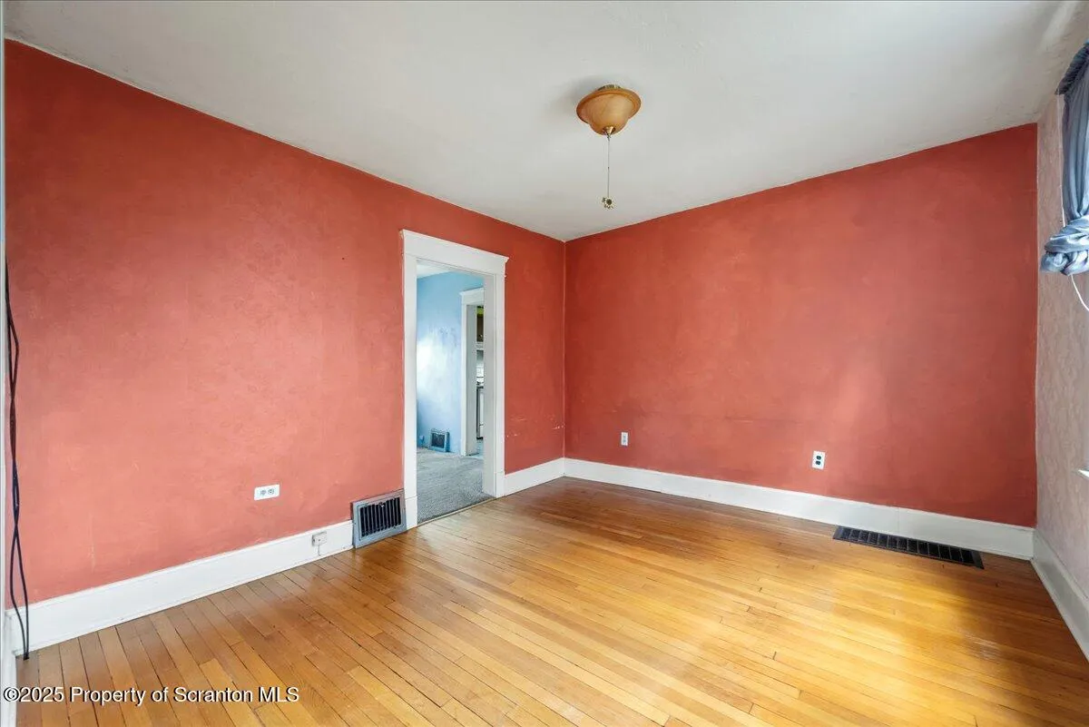 84 River Street, Forty Fort, Pennsylvania 18704, 3 Bedrooms Bedrooms, 8 Rooms Rooms,2 BathroomsBathrooms,Residential,For Sale,River,SC253145