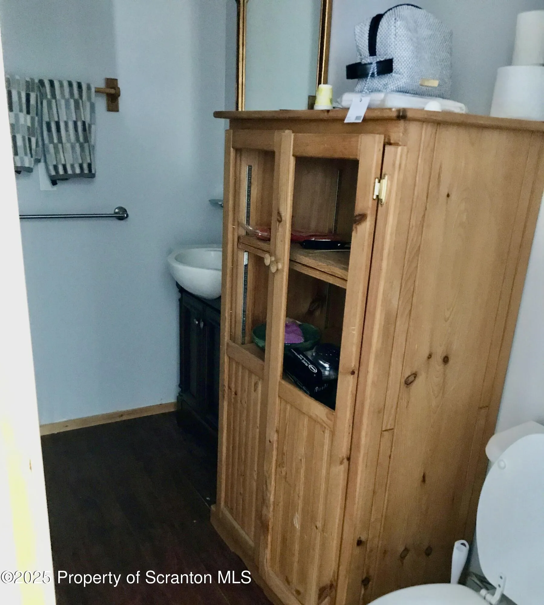 100 S Main Street Unit 56, Moscow, Pennsylvania 18444, 1 Bedroom Bedrooms, 3 Rooms Rooms,1 BathroomBathrooms,Residential Lease,For Rent,Main,SC253144