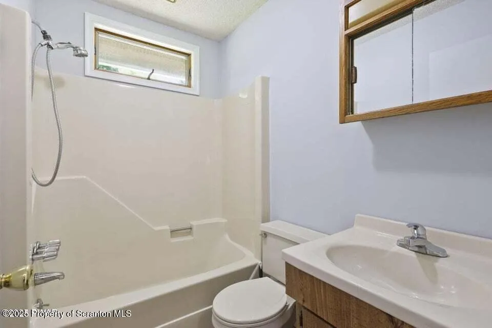 1618 Ridgeview Drive, Lake Ariel, Pennsylvania 18436, 3 Bedrooms Bedrooms, 5 Rooms Rooms,2 BathroomsBathrooms,Residential,For Sale,Ridgeview,SC253146