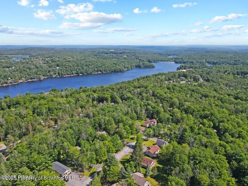1618 Ridgeview Drive, Lake Ariel, Pennsylvania 18436, 3 Bedrooms Bedrooms, 5 Rooms Rooms,2 BathroomsBathrooms,Residential,For Sale,Ridgeview,SC253146