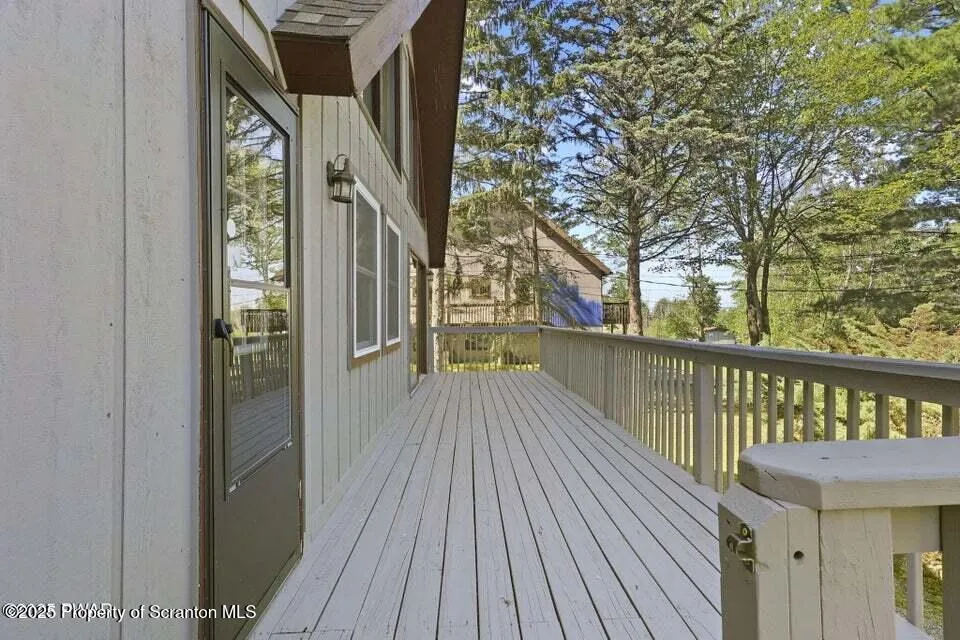 1618 Ridgeview Drive, Lake Ariel, Pennsylvania 18436, 3 Bedrooms Bedrooms, 5 Rooms Rooms,2 BathroomsBathrooms,Residential,For Sale,Ridgeview,SC253146