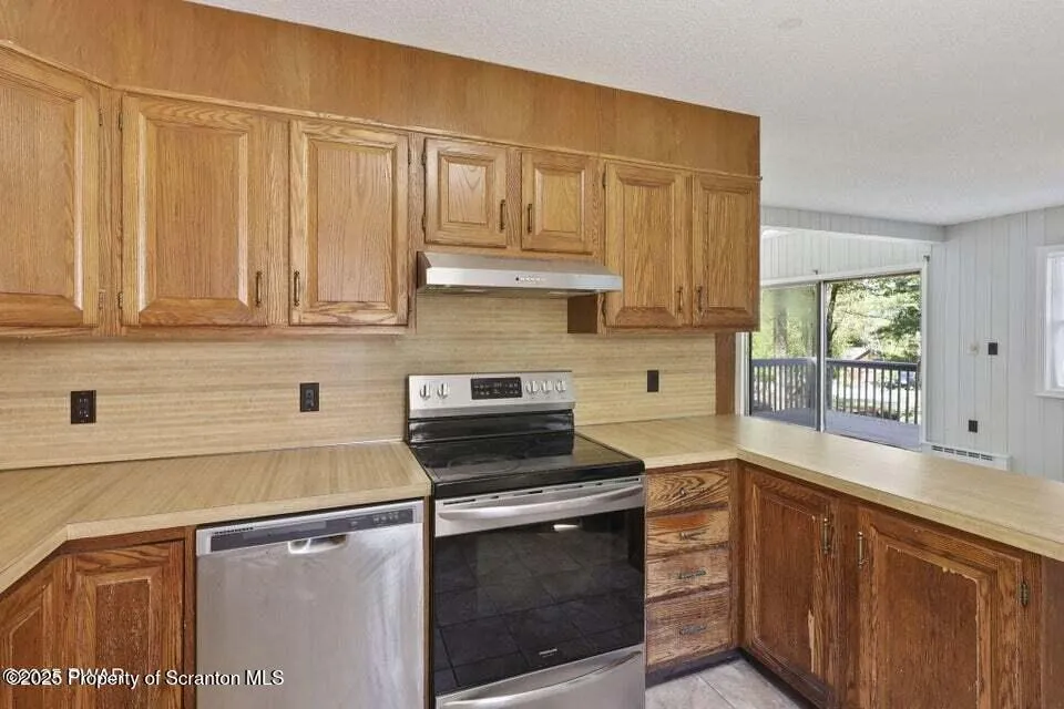 1618 Ridgeview Drive, Lake Ariel, Pennsylvania 18436, 3 Bedrooms Bedrooms, 5 Rooms Rooms,2 BathroomsBathrooms,Residential,For Sale,Ridgeview,SC253146