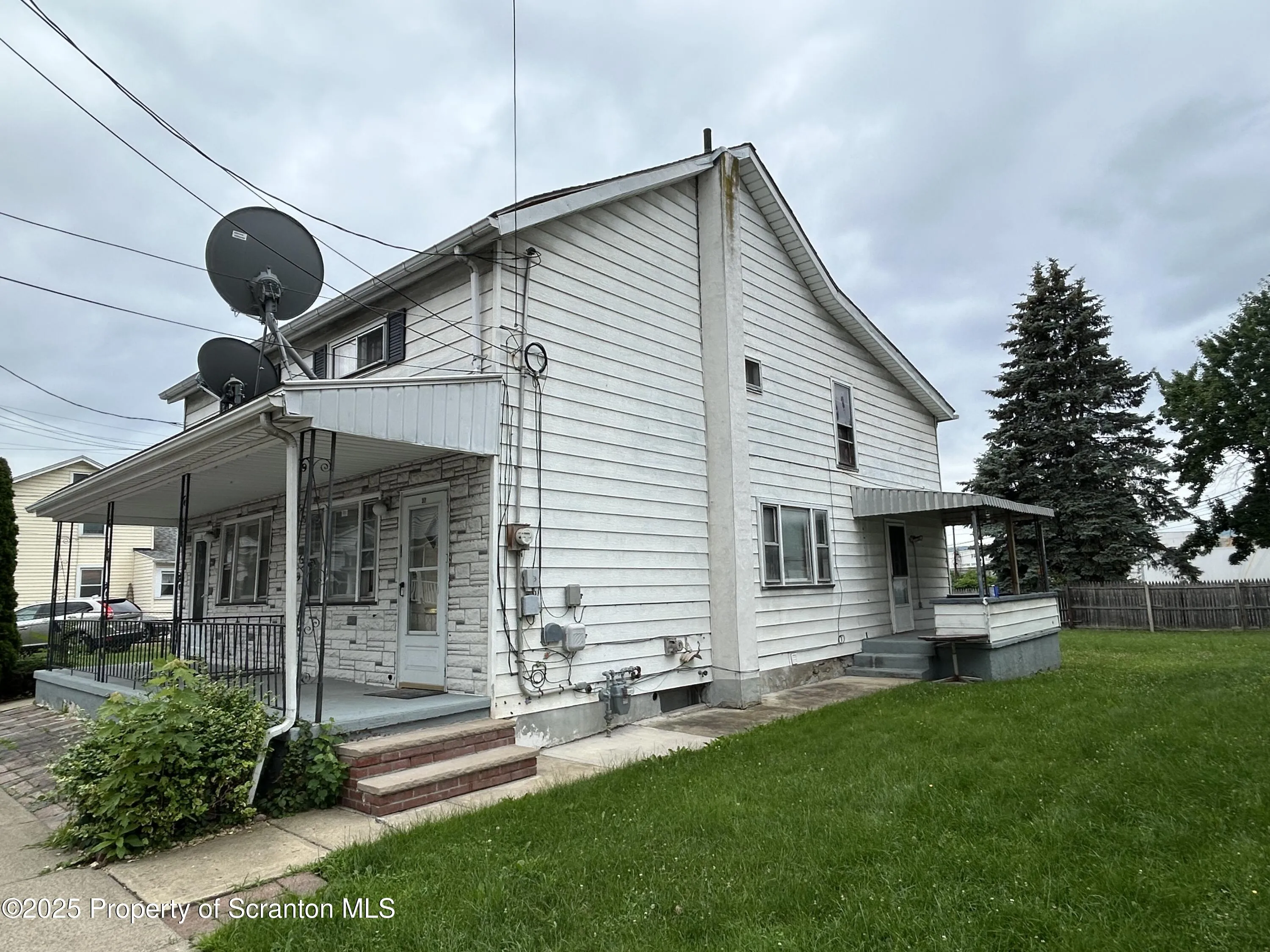 37-39 Hickory Street, Wilkes-barre, Pennsylvania 18702, 5 Bedrooms Bedrooms, ,2 BathroomsBathrooms,Residential Income,For Sale,Hickory,SC253147