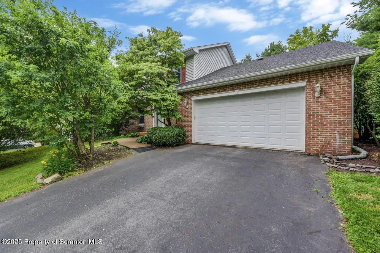 607 Pamela Drive, South Abington Twp, Pennsylvania 18411, 4 Bedrooms Bedrooms, 13 Rooms Rooms,3 BathroomsBathrooms,Residential,For Sale,Pamela,SC253180