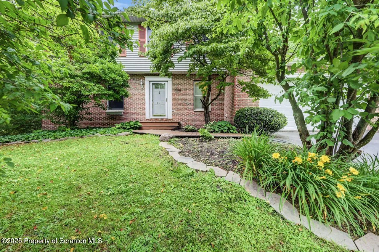 607 Pamela Drive, South Abington Twp, Pennsylvania 18411, 4 Bedrooms Bedrooms, 13 Rooms Rooms,3 BathroomsBathrooms,Residential,For Sale,Pamela,SC253180