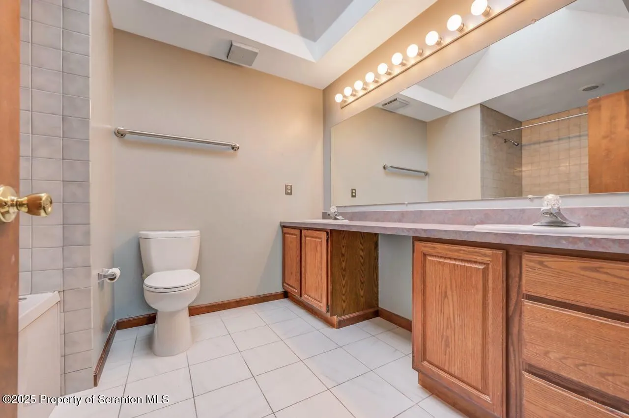 607 Pamela Drive, South Abington Twp, Pennsylvania 18411, 4 Bedrooms Bedrooms, 13 Rooms Rooms,3 BathroomsBathrooms,Residential,For Sale,Pamela,SC253180