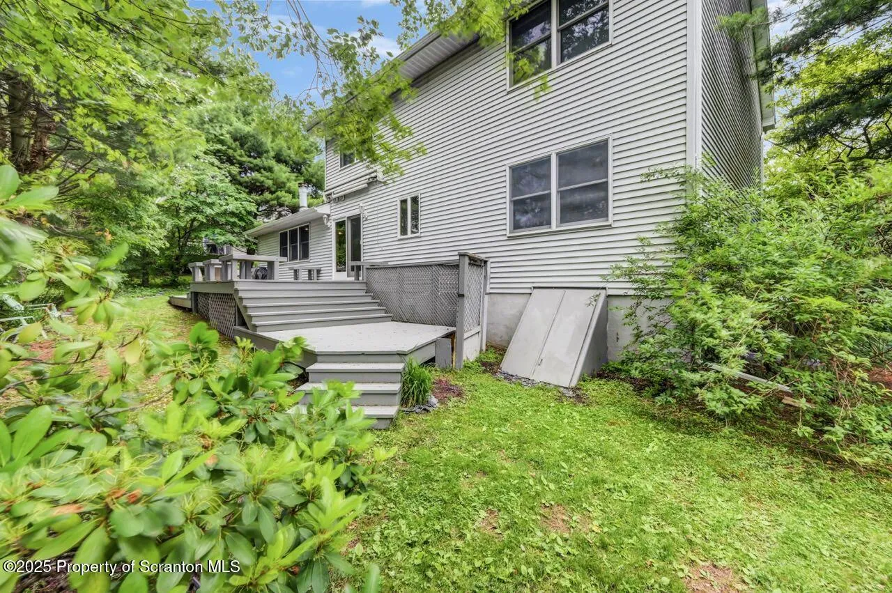 607 Pamela Drive, South Abington Twp, Pennsylvania 18411, 4 Bedrooms Bedrooms, 13 Rooms Rooms,3 BathroomsBathrooms,Residential,For Sale,Pamela,SC253180