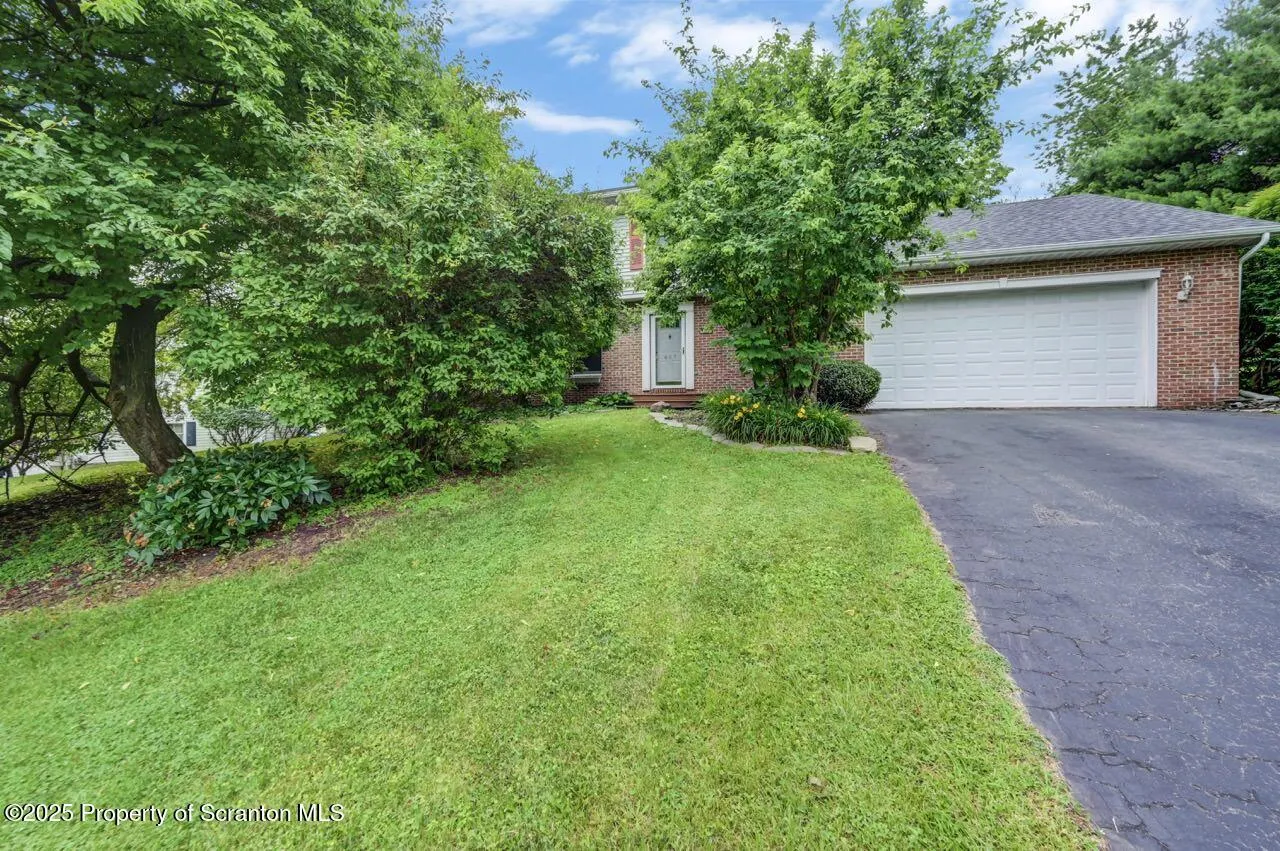 607 Pamela Drive, South Abington Twp, Pennsylvania 18411, 4 Bedrooms Bedrooms, 13 Rooms Rooms,3 BathroomsBathrooms,Residential,For Sale,Pamela,SC253180