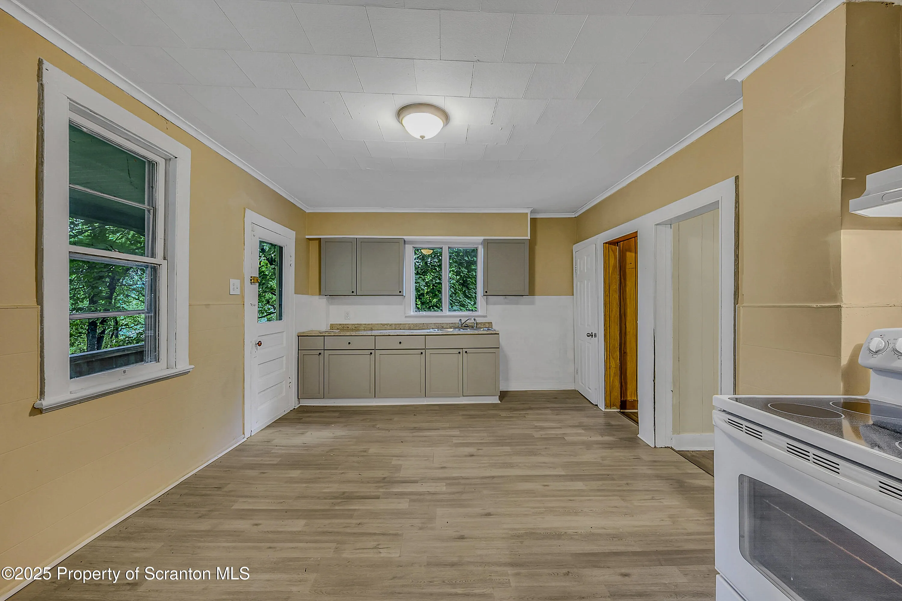 1815 Cedar Avenue, Scranton, Pennsylvania 18505, 3 Bedrooms Bedrooms, 6 Rooms Rooms,1 BathroomBathrooms,Residential Lease,For Rent,Cedar,SC253229