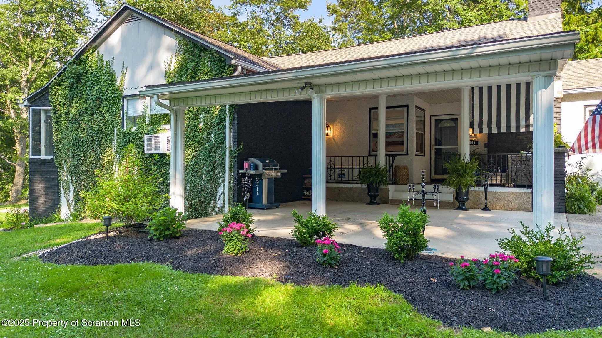 805 E Mountain Road, Scranton, Pennsylvania 18505, 3 Bedrooms Bedrooms, 6 Rooms Rooms,2 BathroomsBathrooms,Residential,For Sale,Mountain,SC253270