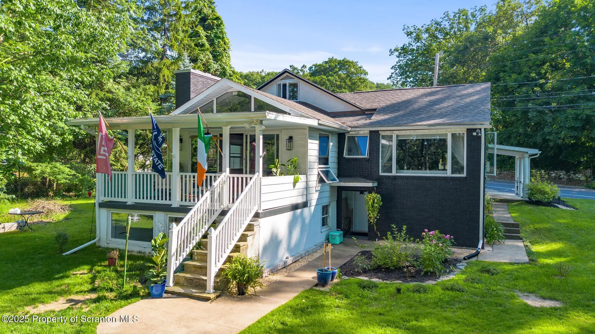 805 E Mountain Road, Scranton, Pennsylvania 18505, 3 Bedrooms Bedrooms, 6 Rooms Rooms,2 BathroomsBathrooms,Residential,For Sale,Mountain,SC253270