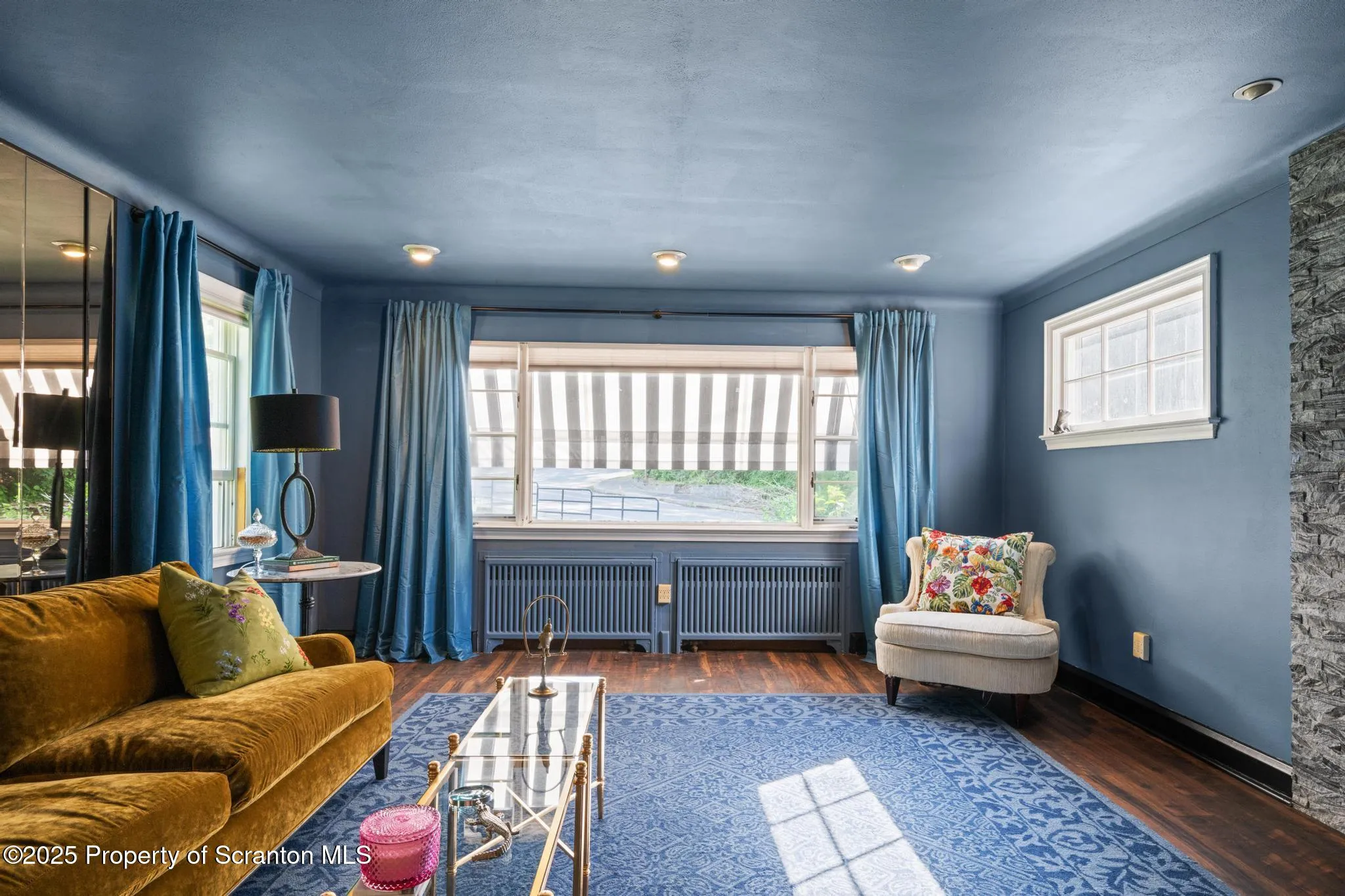 805 E Mountain Road, Scranton, Pennsylvania 18505, 3 Bedrooms Bedrooms, 6 Rooms Rooms,2 BathroomsBathrooms,Residential,For Sale,Mountain,SC253270