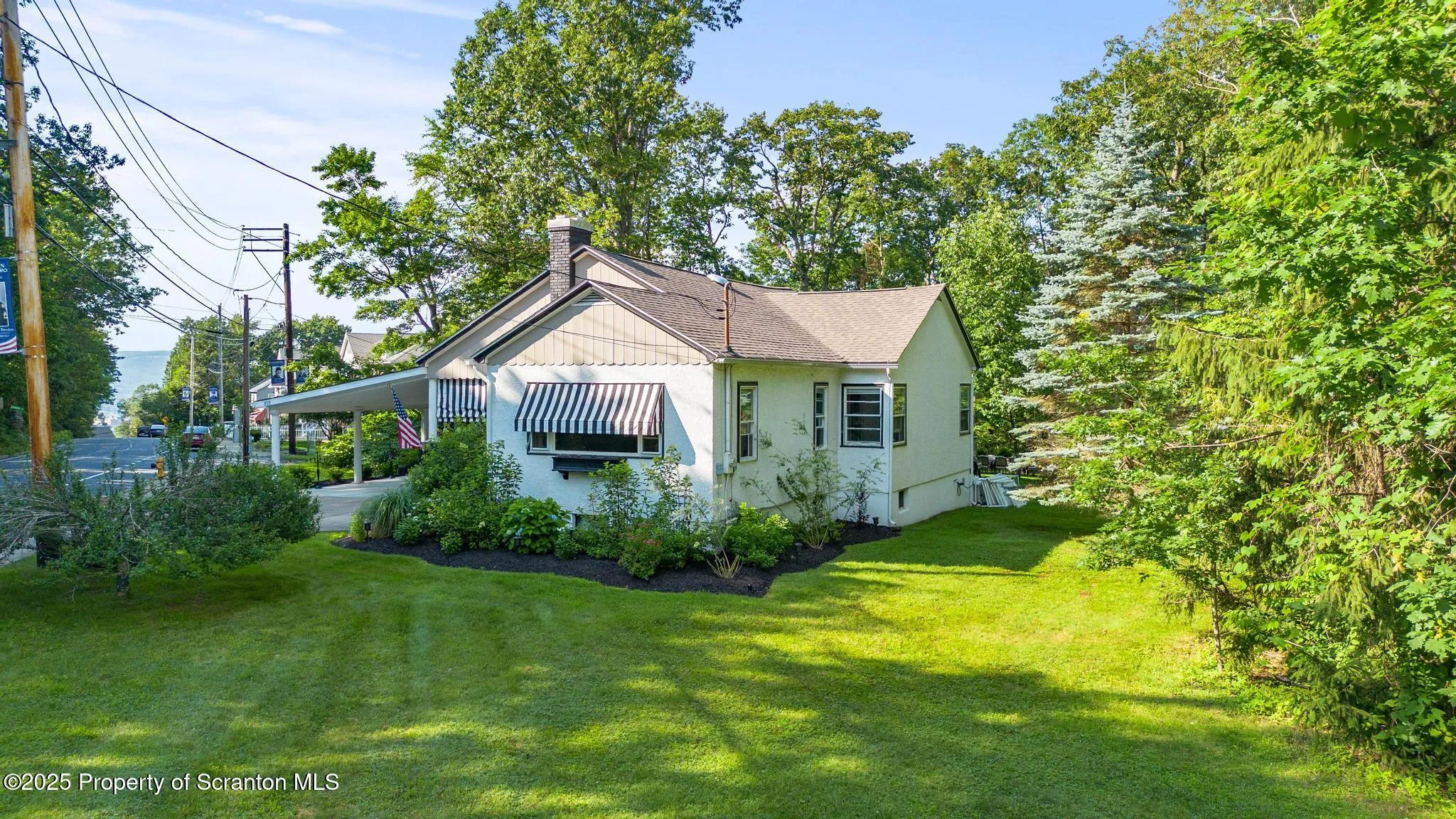 805 E Mountain Road, Scranton, Pennsylvania 18505, 3 Bedrooms Bedrooms, 6 Rooms Rooms,2 BathroomsBathrooms,Residential,For Sale,Mountain,SC253270