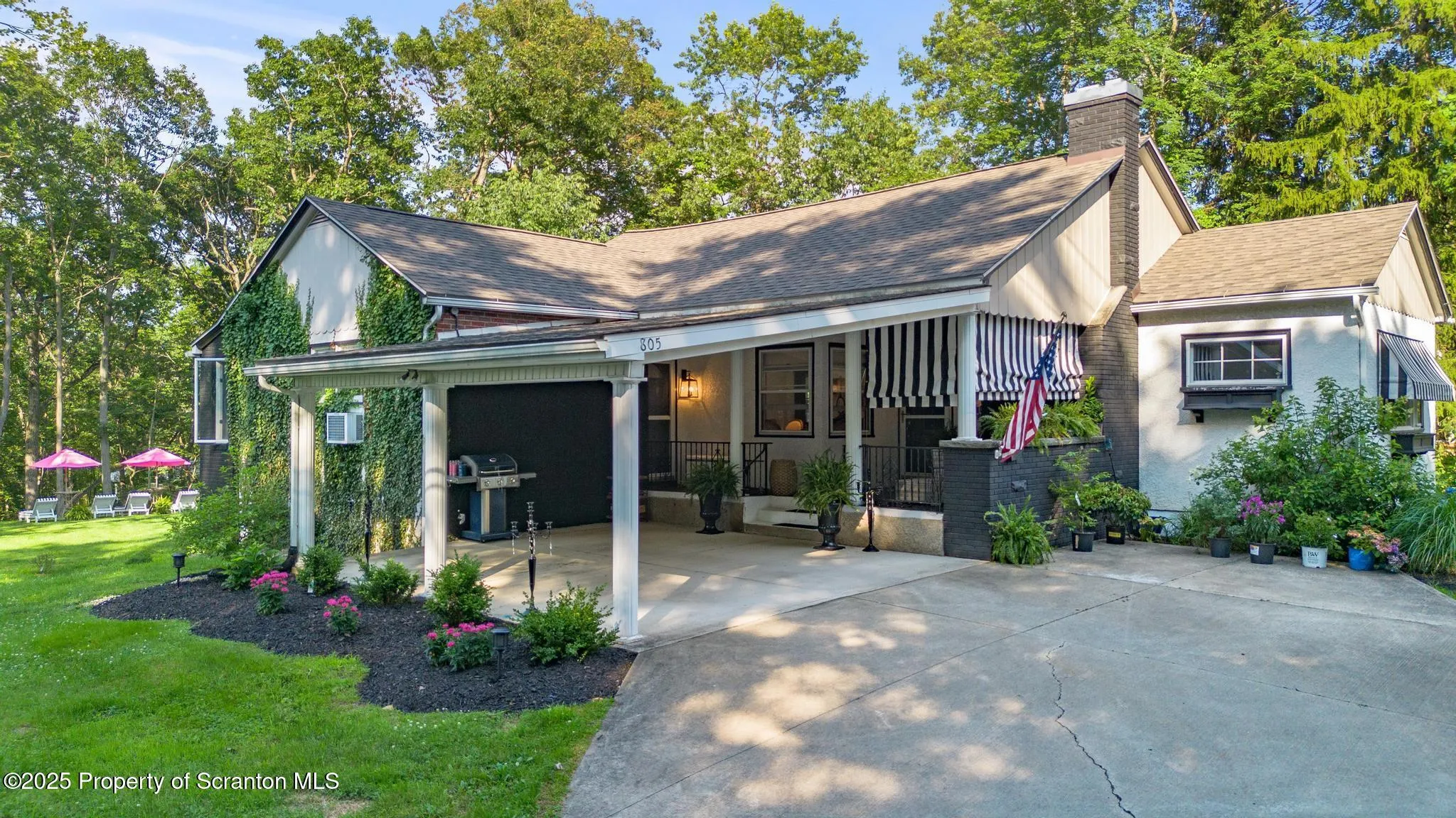 805 E Mountain Road, Scranton, Pennsylvania 18505, 3 Bedrooms Bedrooms, 6 Rooms Rooms,2 BathroomsBathrooms,Residential,For Sale,Mountain,SC253270