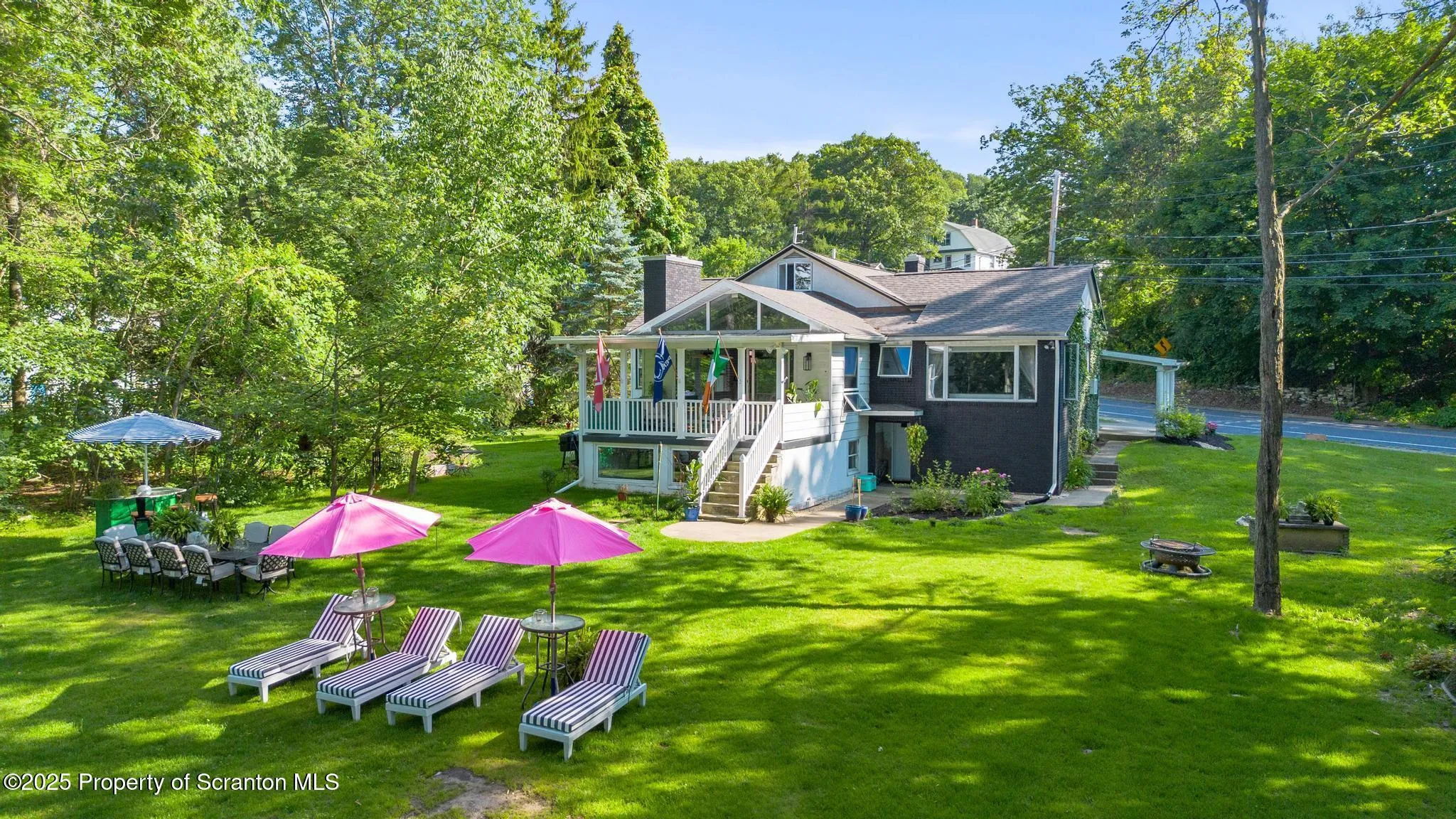 805 E Mountain Road, Scranton, Pennsylvania 18505, 3 Bedrooms Bedrooms, 6 Rooms Rooms,2 BathroomsBathrooms,Residential,For Sale,Mountain,SC253270
