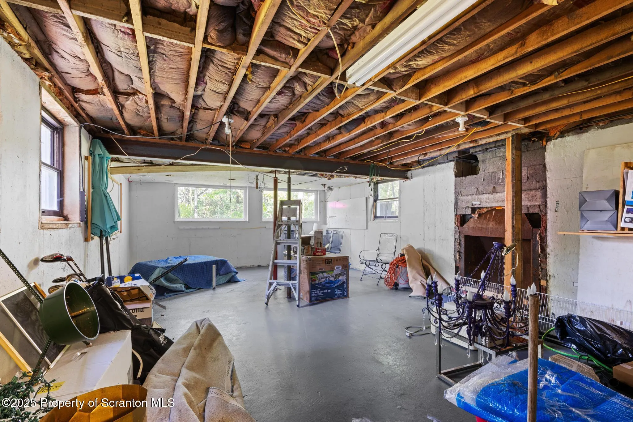 805 E Mountain Road, Scranton, Pennsylvania 18505, 3 Bedrooms Bedrooms, 6 Rooms Rooms,2 BathroomsBathrooms,Residential,For Sale,Mountain,SC253270