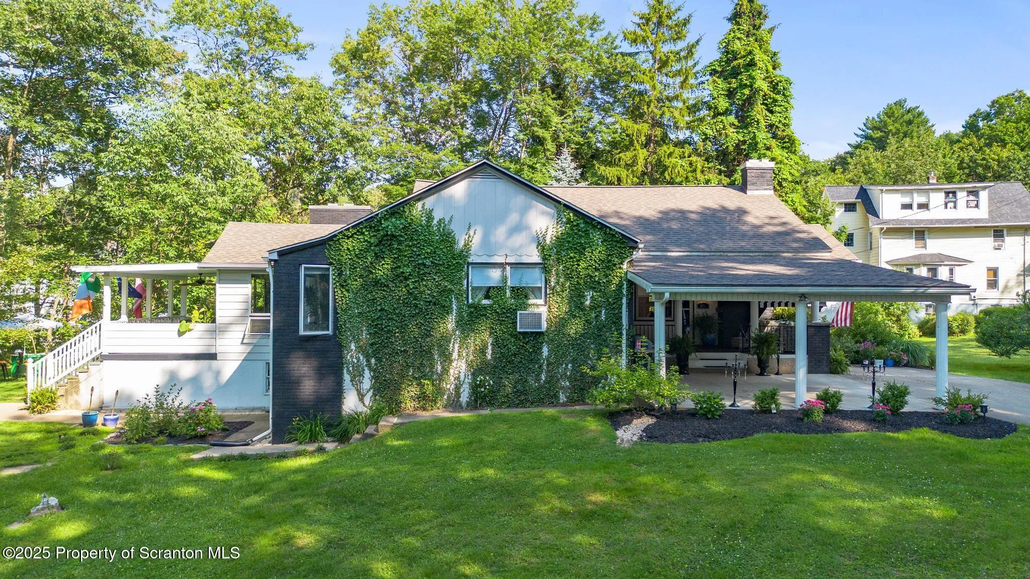 805 E Mountain Road, Scranton, Pennsylvania 18505, 3 Bedrooms Bedrooms, 6 Rooms Rooms,2 BathroomsBathrooms,Residential,For Sale,Mountain,SC253270