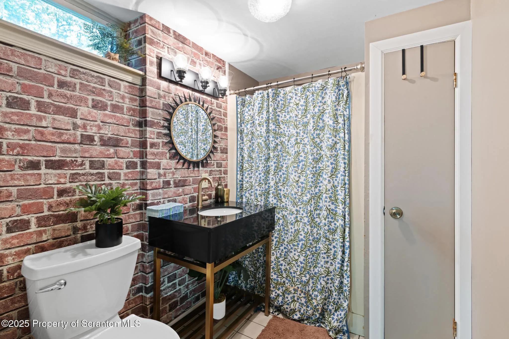 805 E Mountain Road, Scranton, Pennsylvania 18505, 3 Bedrooms Bedrooms, 6 Rooms Rooms,2 BathroomsBathrooms,Residential,For Sale,Mountain,SC253270