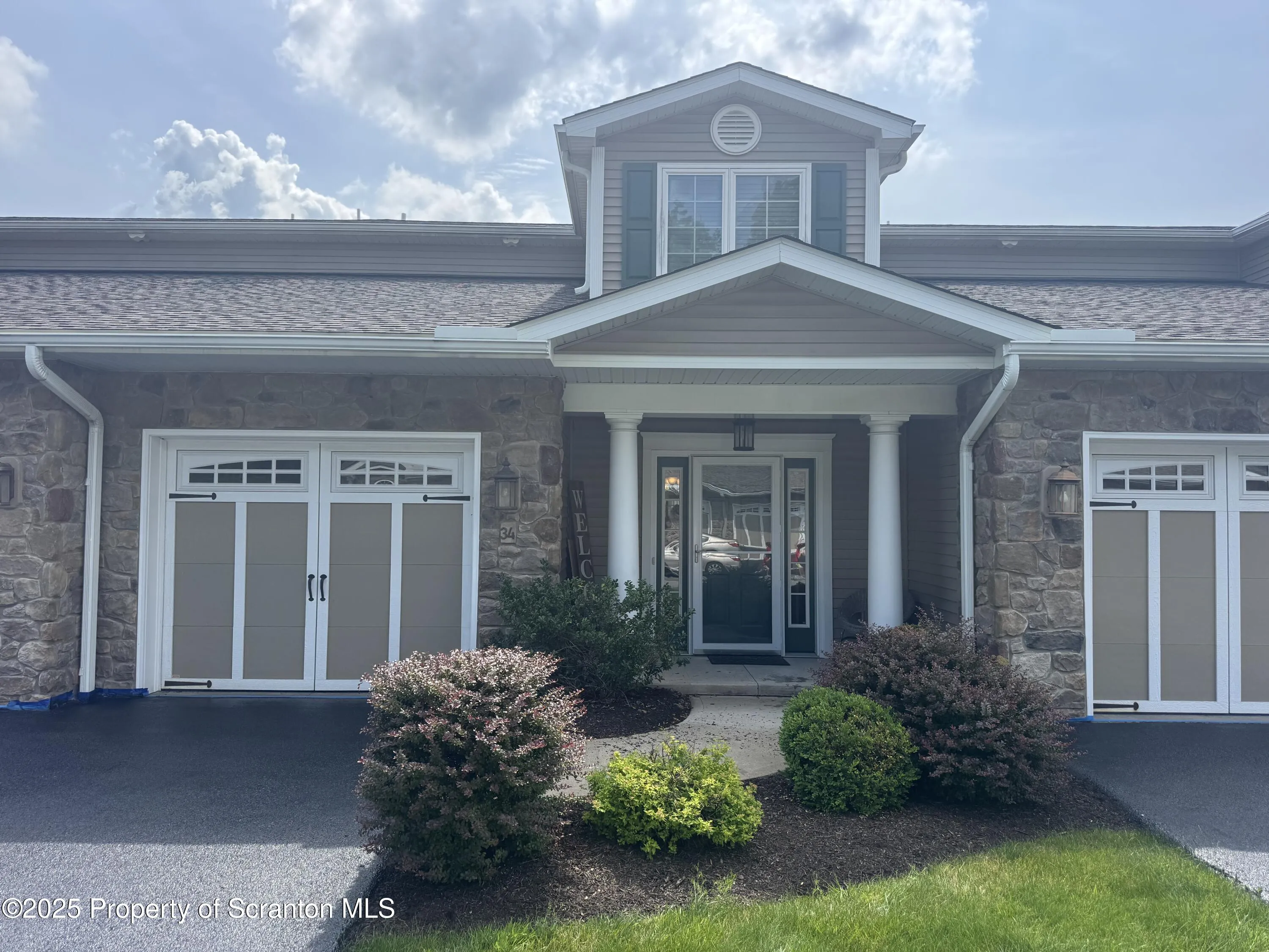 34 Wyndham Road, South Abington Twp, Pennsylvania 18411, 3 Bedrooms Bedrooms, 7 Rooms Rooms,3 BathroomsBathrooms,Residential,For Sale,Wyndham,SC253230
