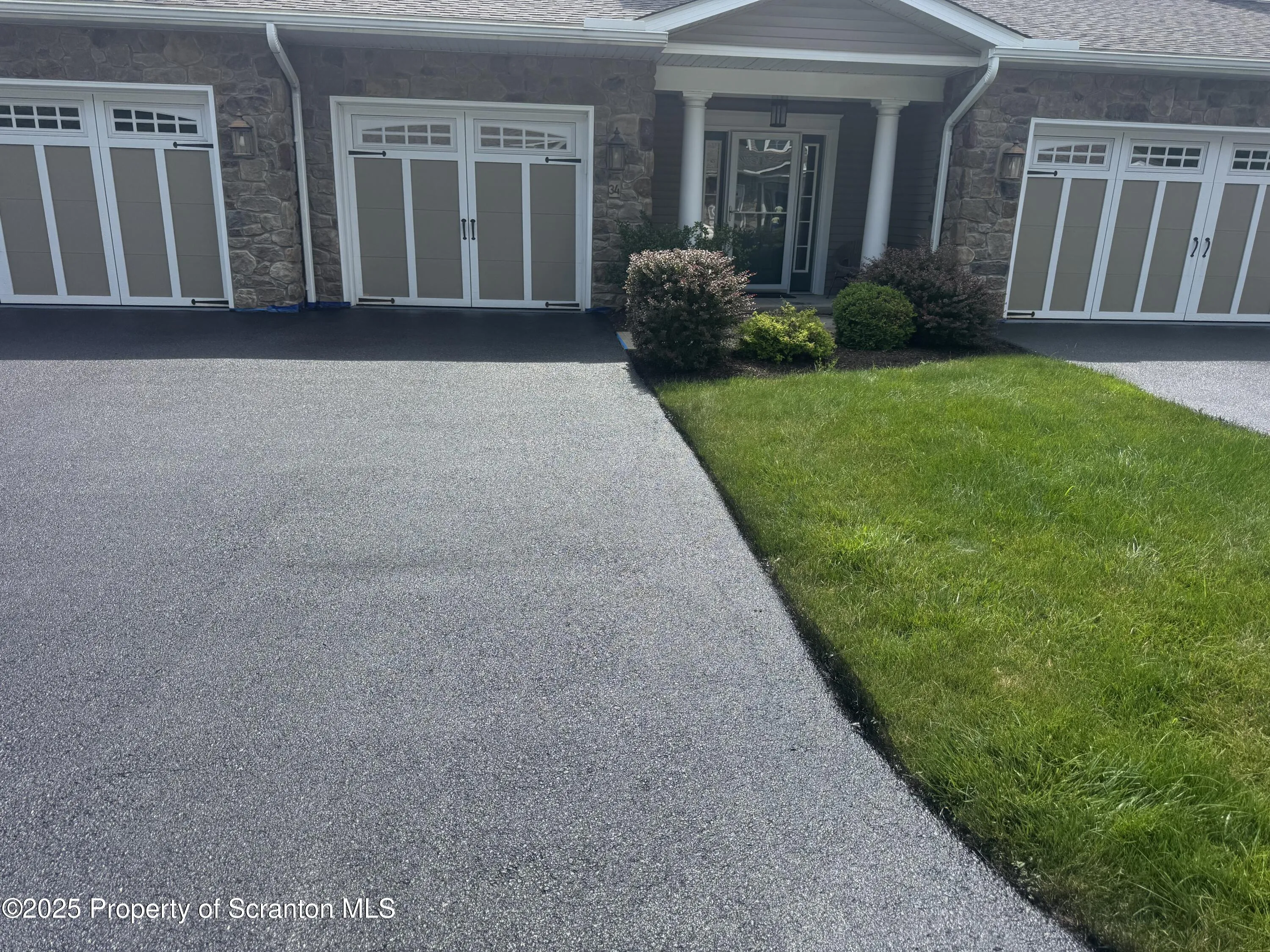 34 Wyndham Road, South Abington Twp, Pennsylvania 18411, 3 Bedrooms Bedrooms, 7 Rooms Rooms,3 BathroomsBathrooms,Residential,For Sale,Wyndham,SC253230