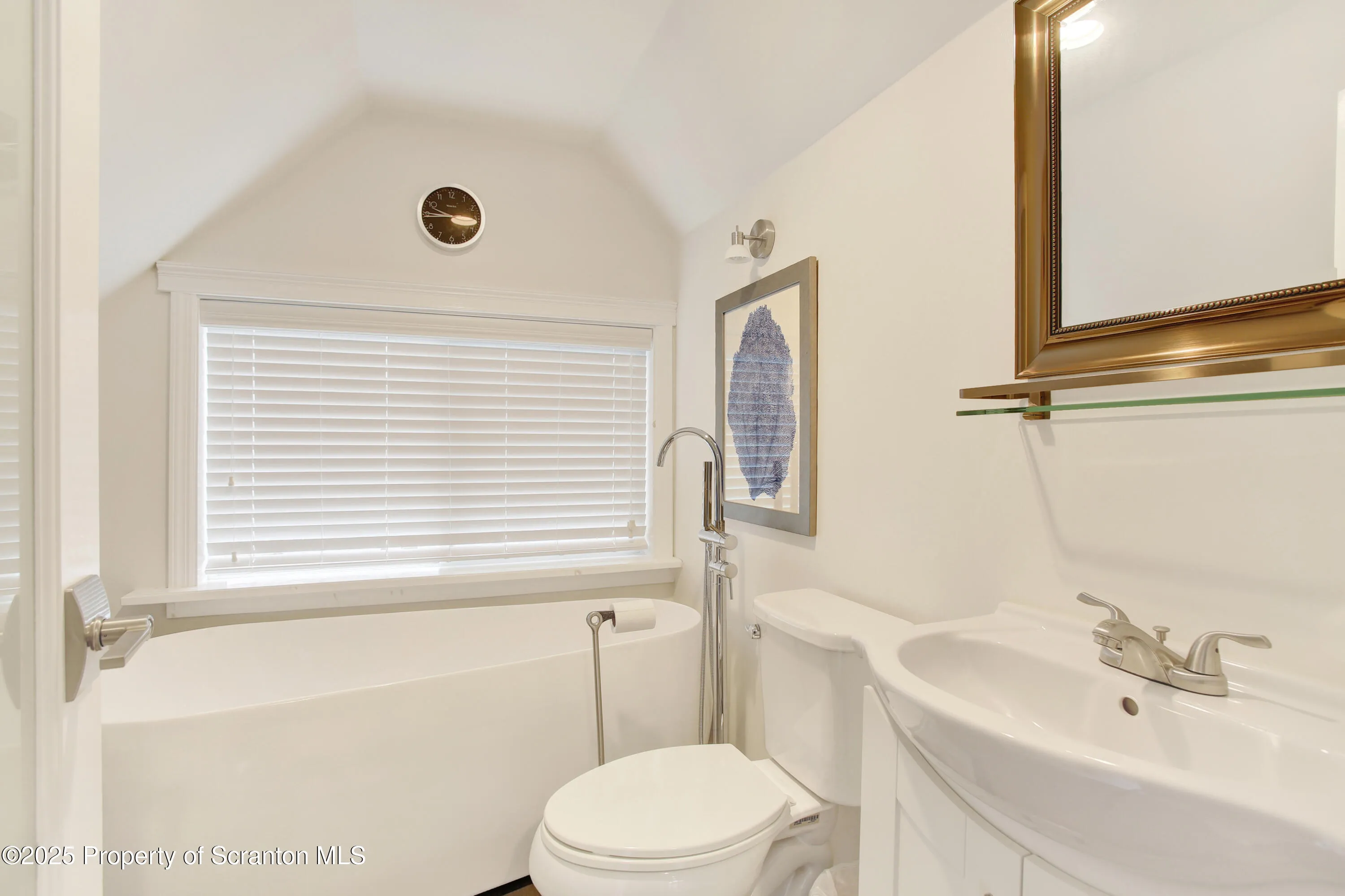 254 Hazle Street, Wilkes-barre, Pennsylvania 18702, 3 Bedrooms Bedrooms, 6 Rooms Rooms,3 BathroomsBathrooms,Residential,For Sale,Hazle,SC253289