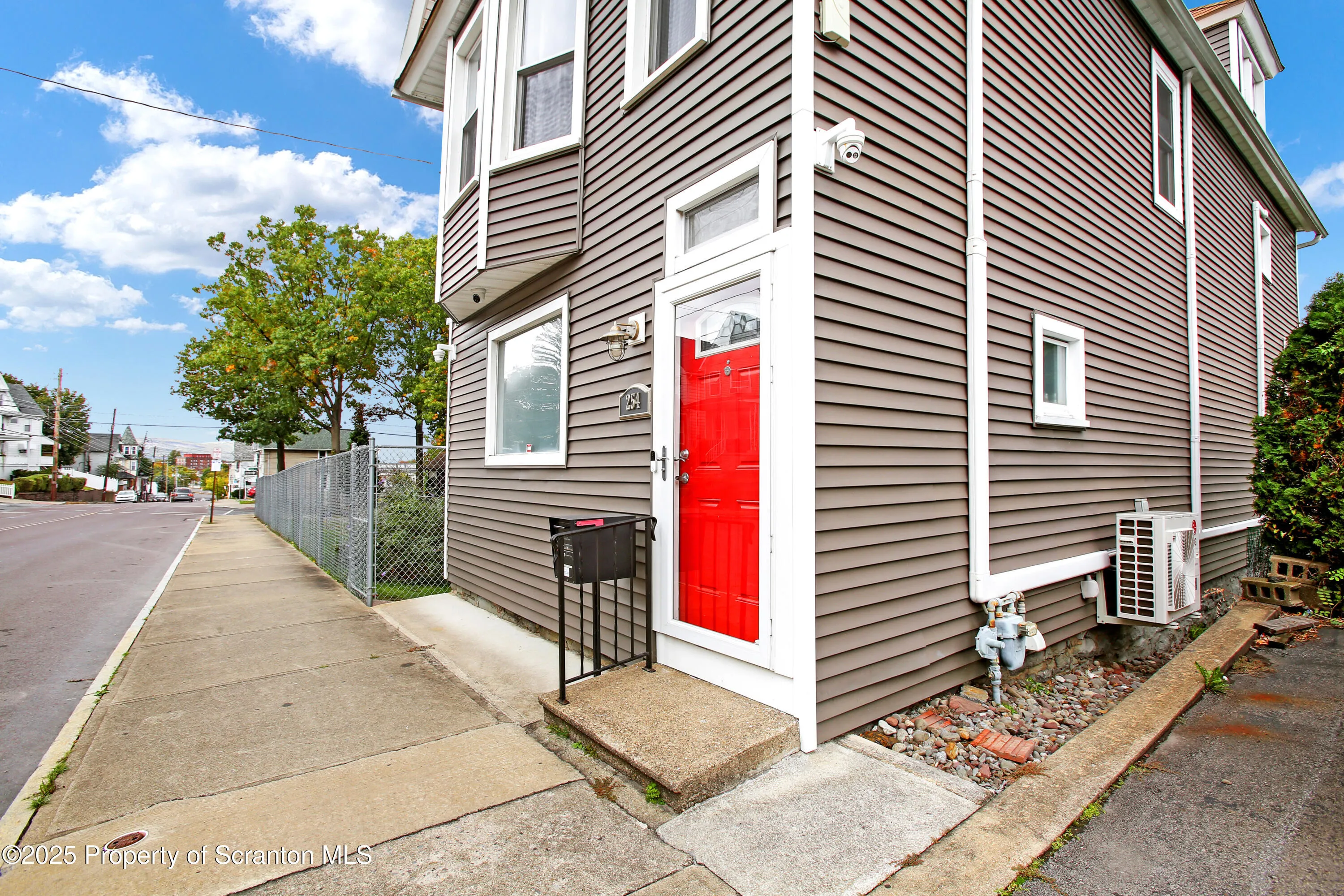 254 Hazle Street, Wilkes-barre, Pennsylvania 18702, 3 Bedrooms Bedrooms, 6 Rooms Rooms,3 BathroomsBathrooms,Residential,For Sale,Hazle,SC253289