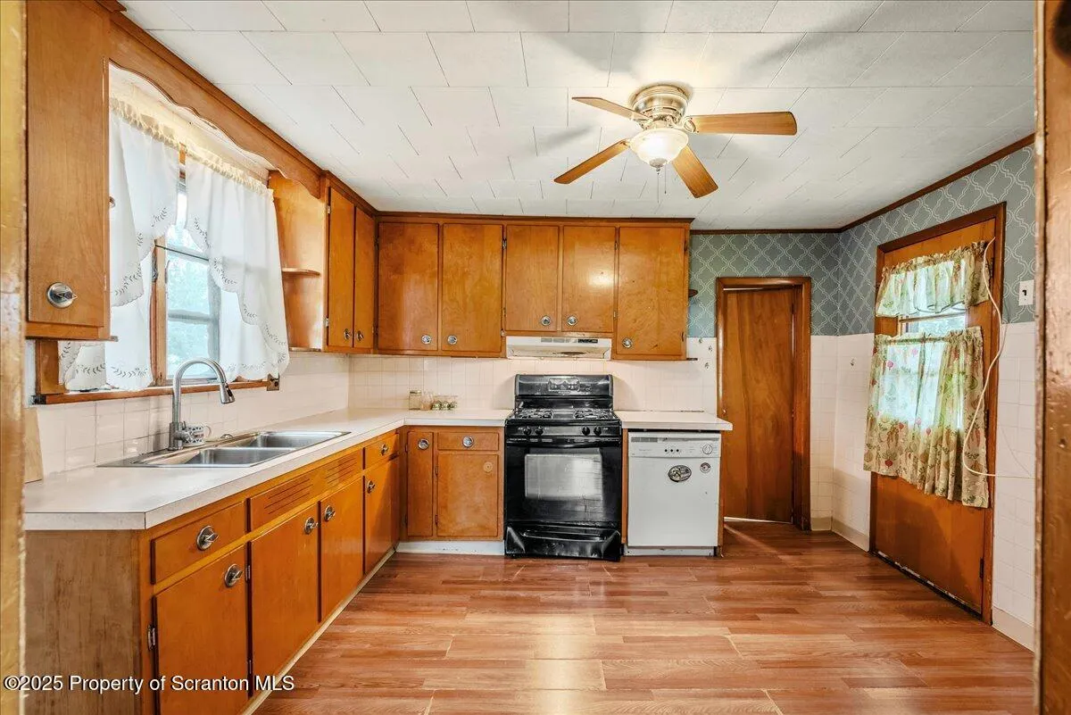 205 Lackawanna Avenue, Duryea, Pennsylvania 18642, 3 Bedrooms Bedrooms, 7 Rooms Rooms,1 BathroomBathrooms,Residential,For Sale,Lackawanna,SC253253