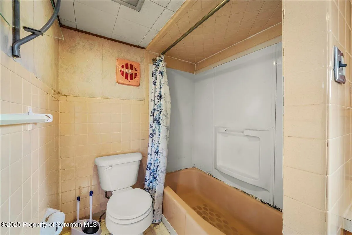205 Lackawanna Avenue, Duryea, Pennsylvania 18642, 3 Bedrooms Bedrooms, 7 Rooms Rooms,1 BathroomBathrooms,Residential,For Sale,Lackawanna,SC253253