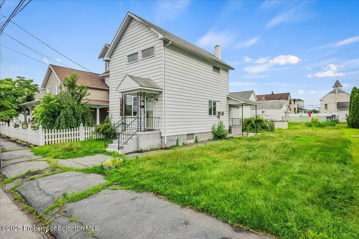 205 Lackawanna Avenue, Duryea, Pennsylvania 18642, 3 Bedrooms Bedrooms, 7 Rooms Rooms,1 BathroomBathrooms,Residential,For Sale,Lackawanna,SC253253