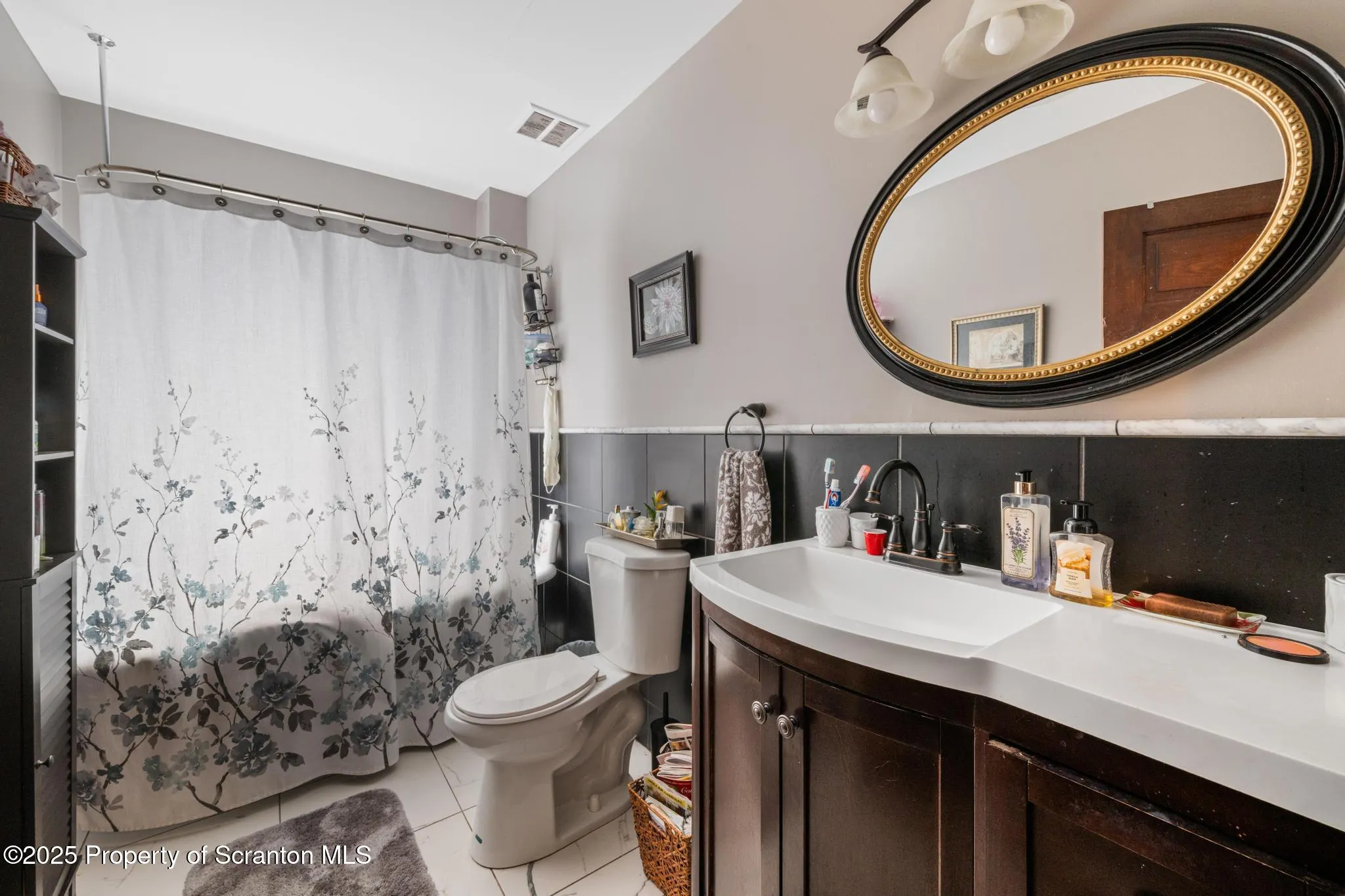 187 Washington Street, Carbondale, Pennsylvania 18407, 4 Bedrooms Bedrooms, 8 Rooms Rooms,2 BathroomsBathrooms,Residential,For Sale,Washington,SC253264