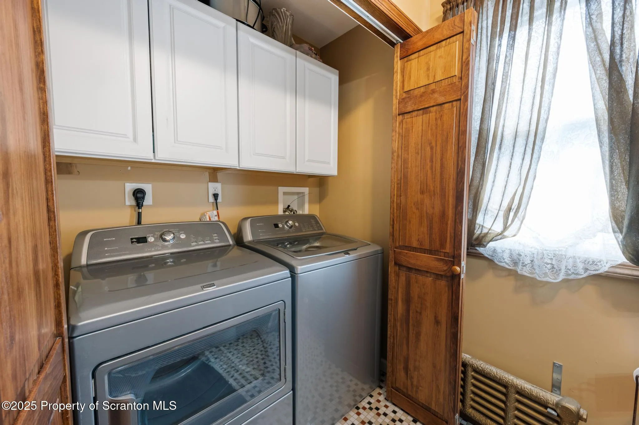 187 Washington Street, Carbondale, Pennsylvania 18407, 4 Bedrooms Bedrooms, 8 Rooms Rooms,2 BathroomsBathrooms,Residential,For Sale,Washington,SC253264