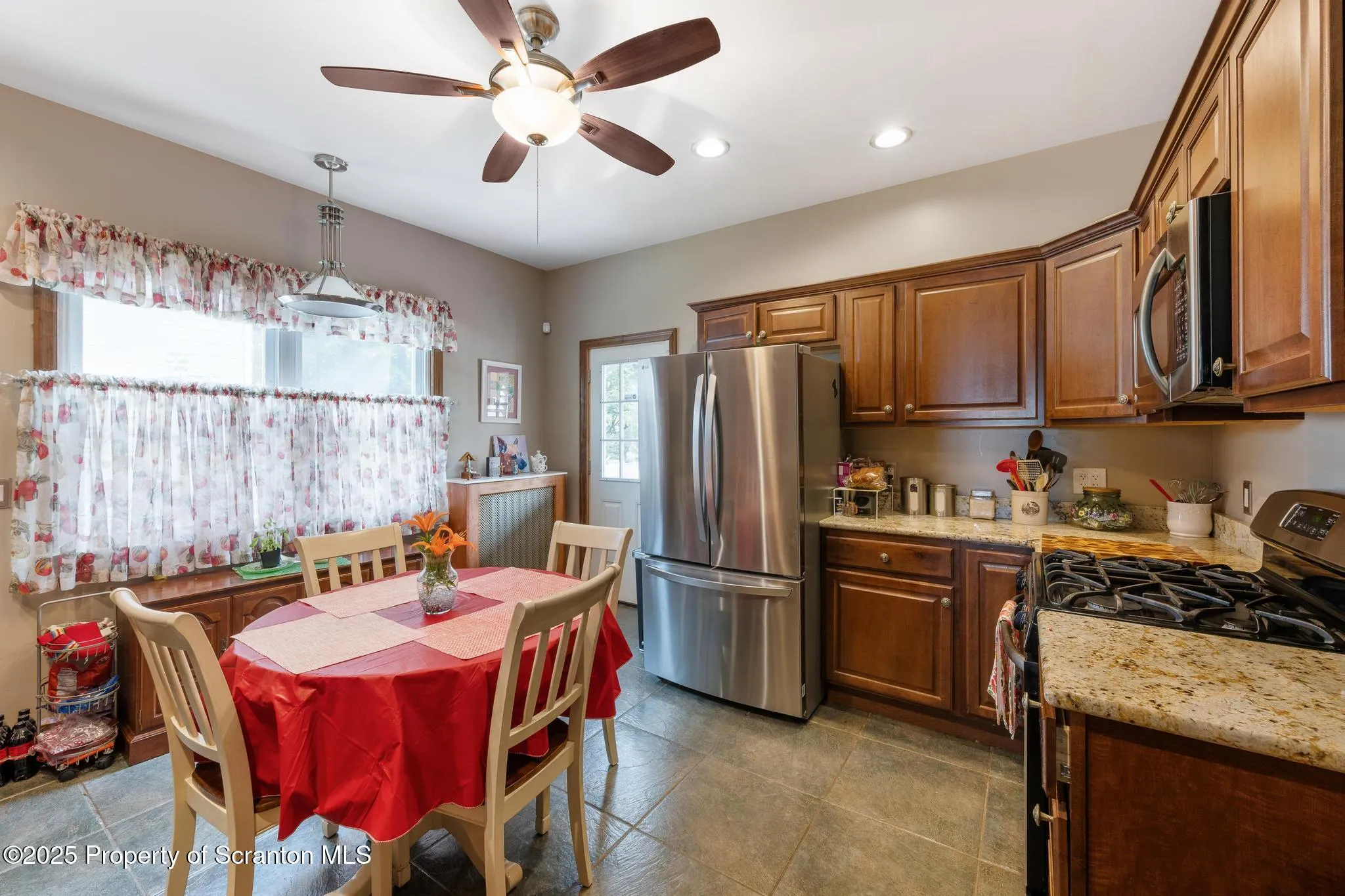 187 Washington Street, Carbondale, Pennsylvania 18407, 4 Bedrooms Bedrooms, 8 Rooms Rooms,2 BathroomsBathrooms,Residential,For Sale,Washington,SC253264