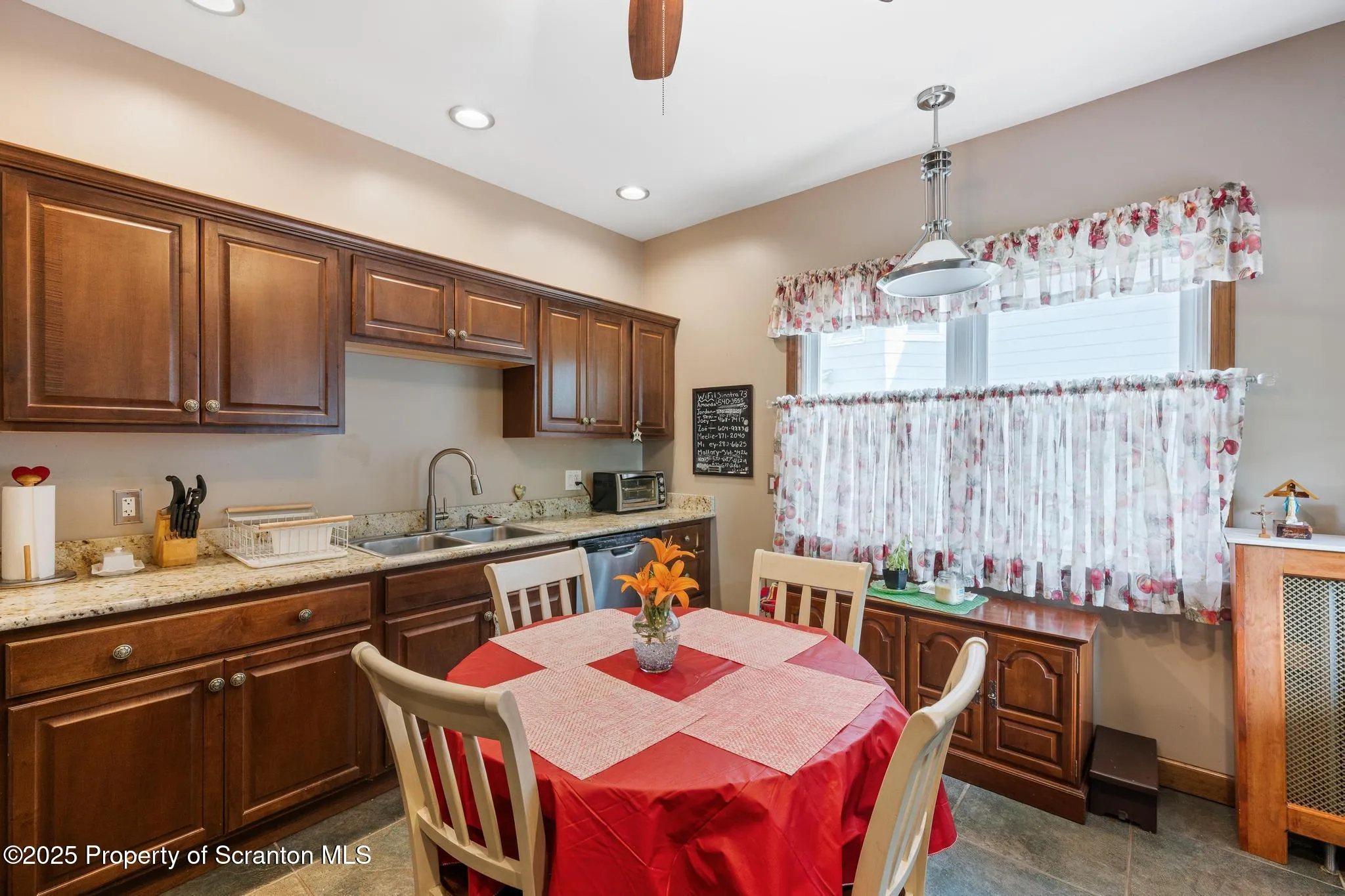 187 Washington Street, Carbondale, Pennsylvania 18407, 4 Bedrooms Bedrooms, 8 Rooms Rooms,2 BathroomsBathrooms,Residential,For Sale,Washington,SC253264